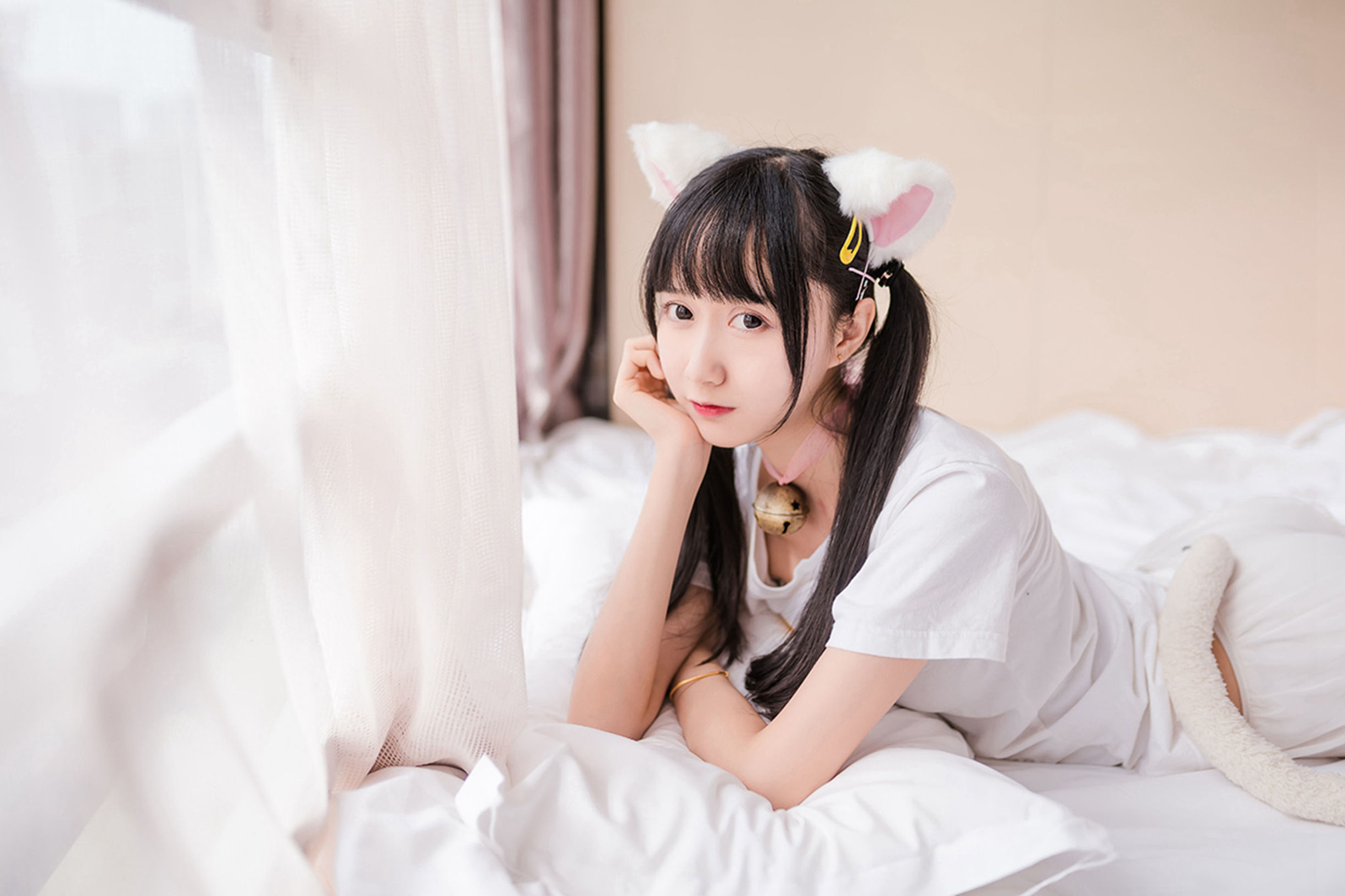 Domain of the Wind] No. 129 Cat-type White Silk Girl