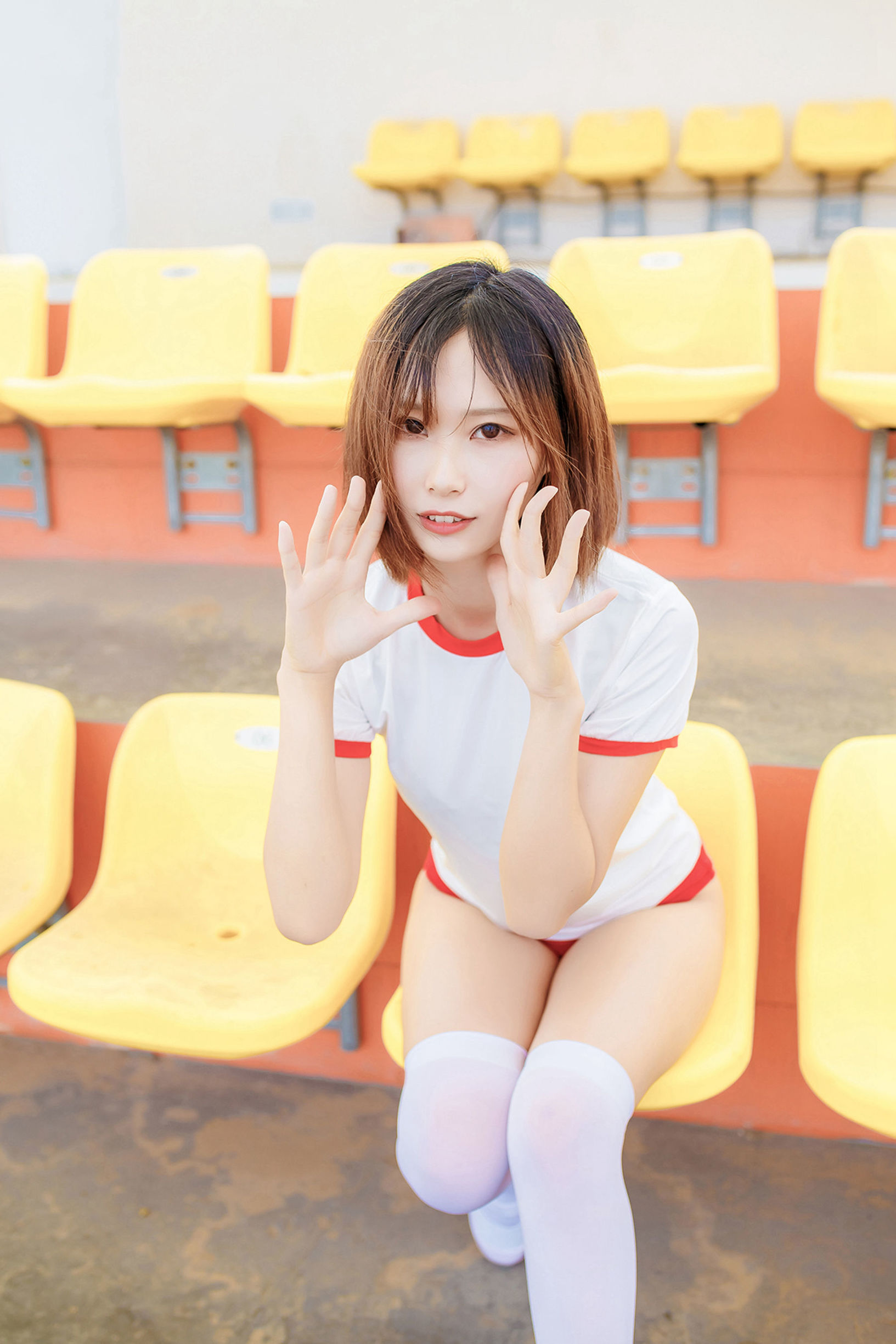 Domain of the Wind] No. 132: The Over-Knee White Stockings of the Girl in Gymnastics Uniform