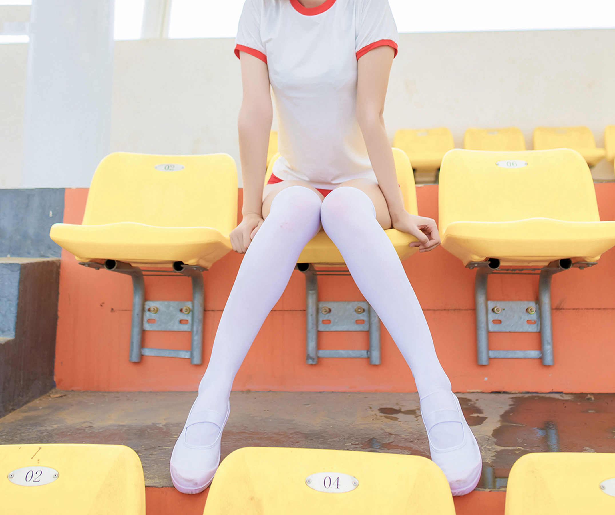 Domain of the Wind] No. 132: The Over-Knee White Stockings of the Girl in Gymnastics Uniform