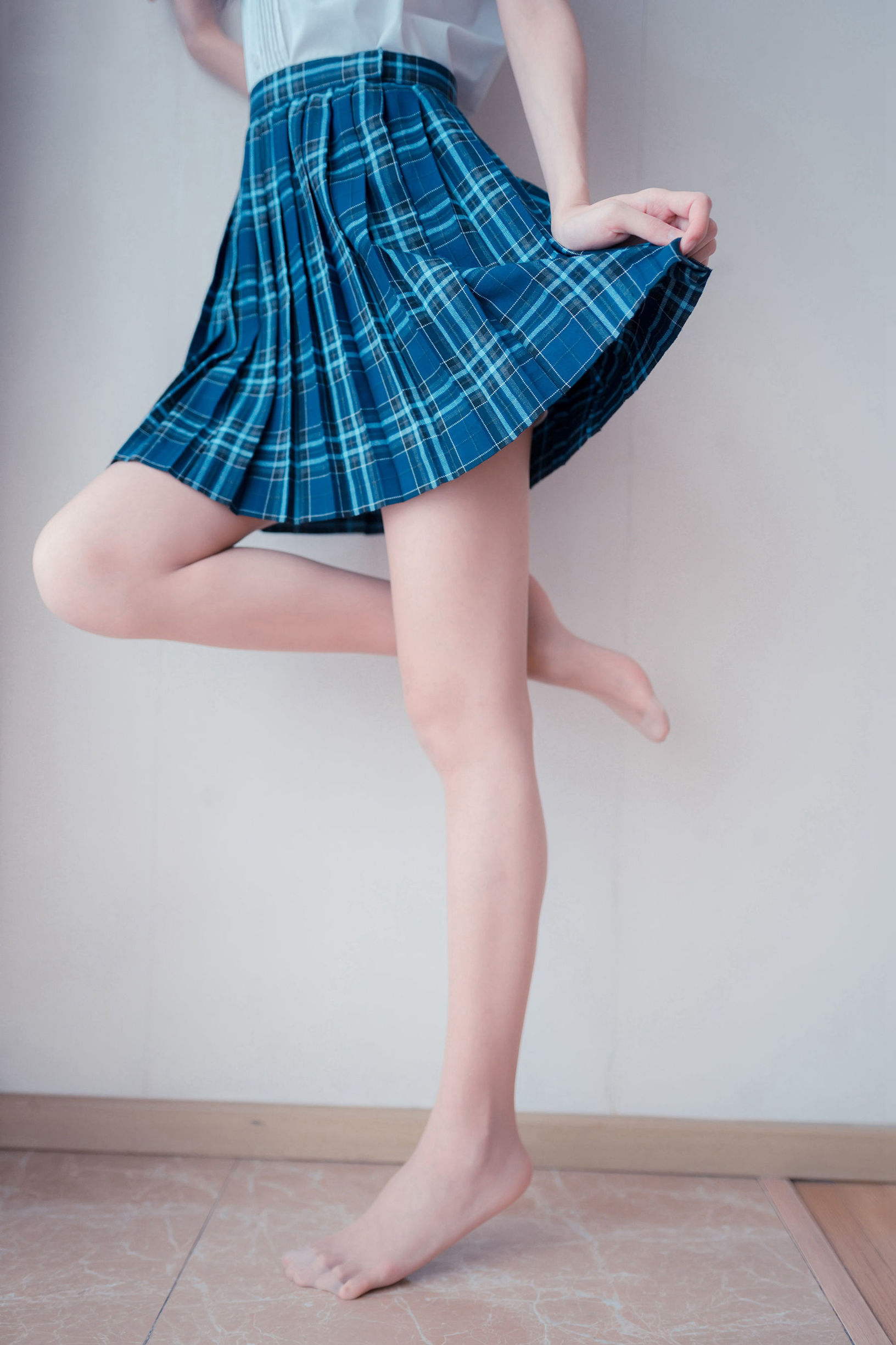 Realm of the Wind] No.133 Ultra-Thin Meat Silk Plaid Skirt