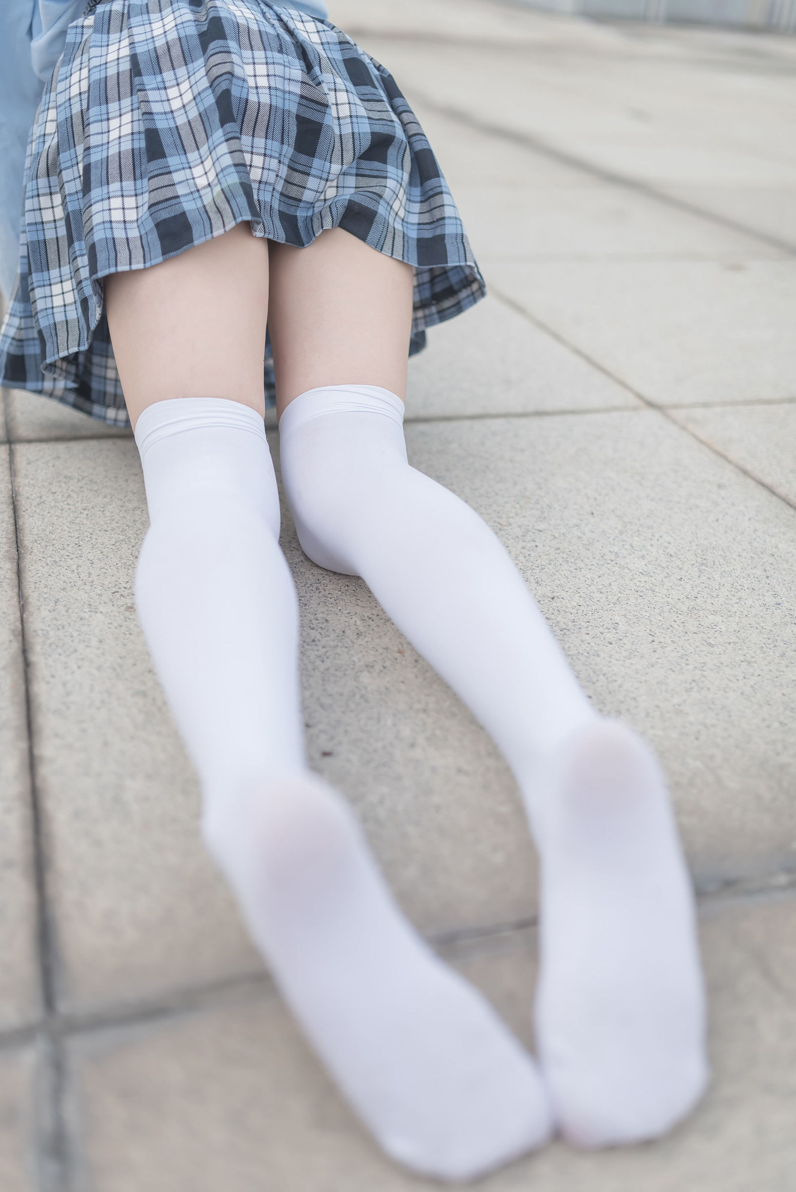 風の領域] NO.143 白いシルクの美脚をどうぞお受け取りください