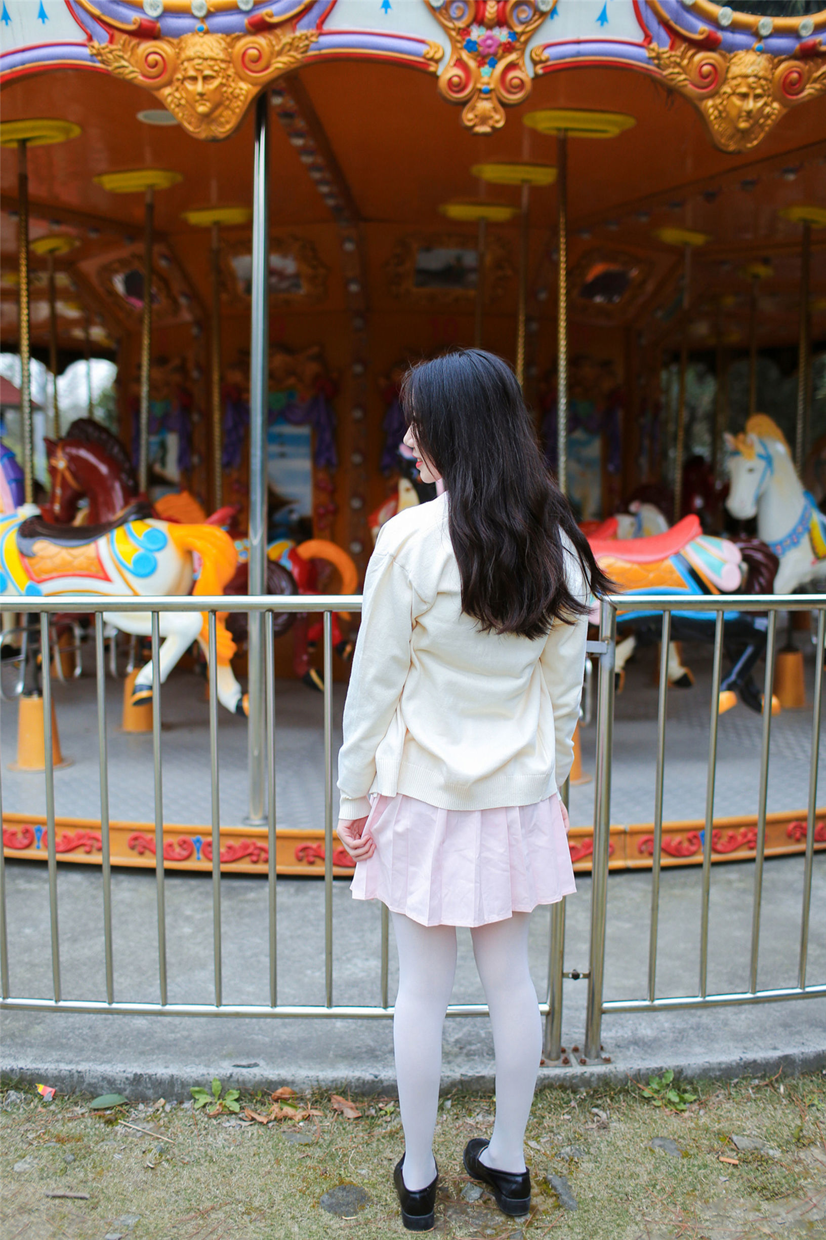 Wind's Domain] No. 146: White Silk Pink Maiden Outdoors