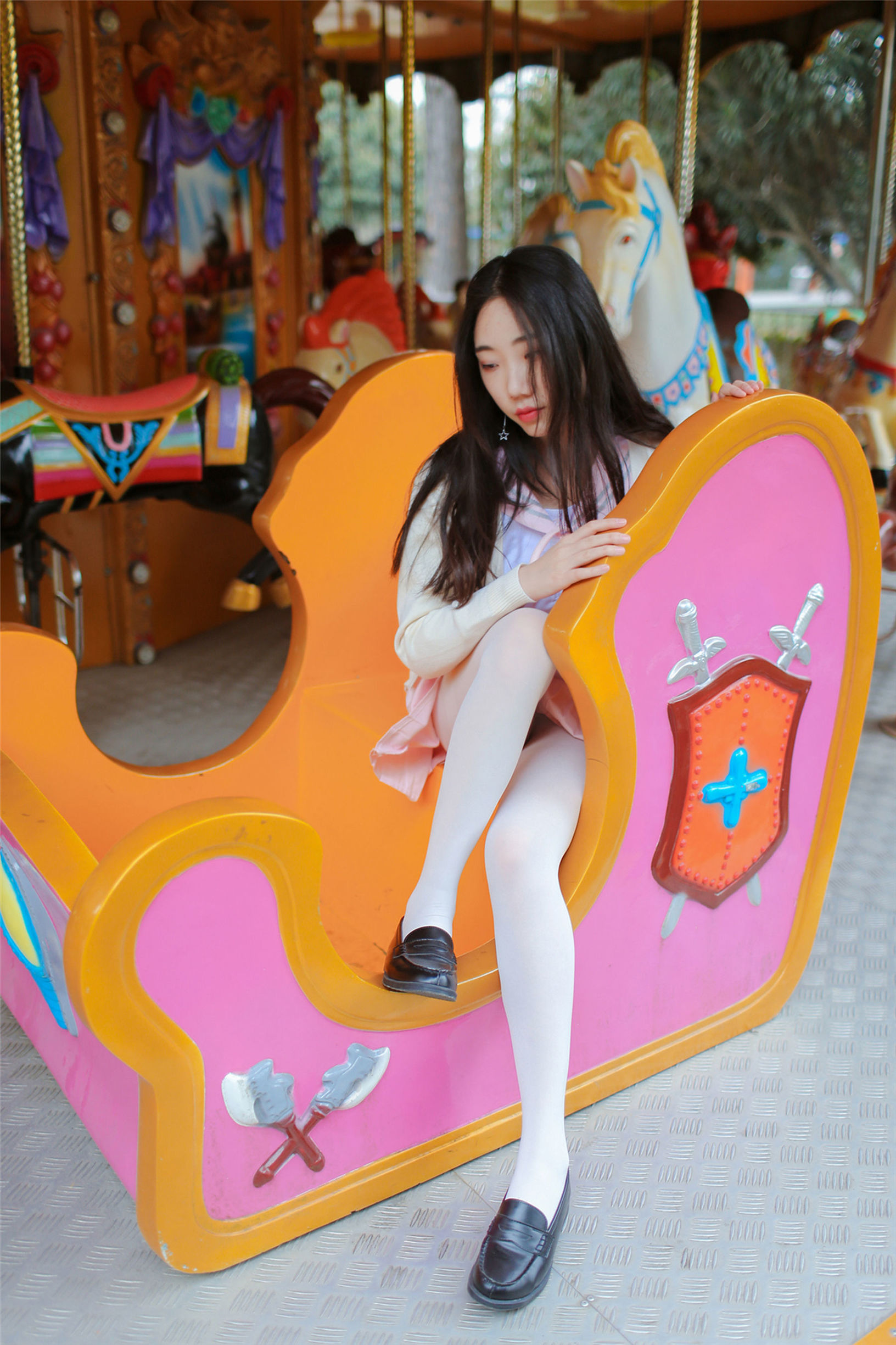 Wind's Domain] No. 146: White Silk Pink Maiden Outdoors