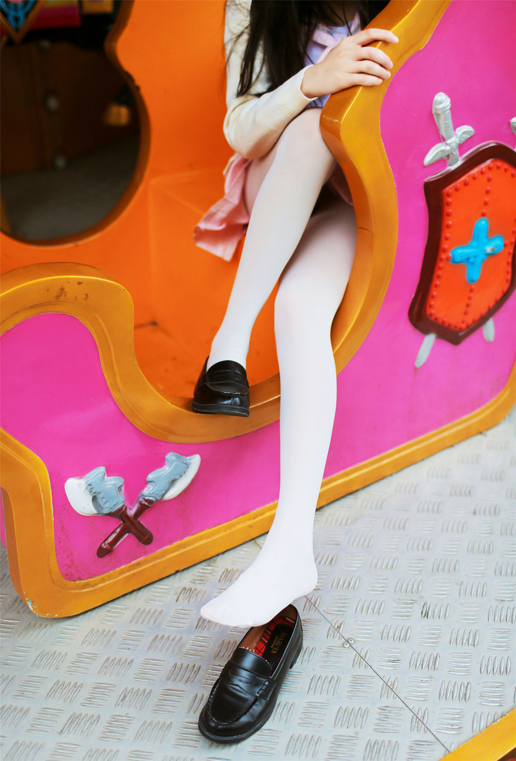 Wind's Domain] No. 146: White Silk Pink Maiden Outdoors