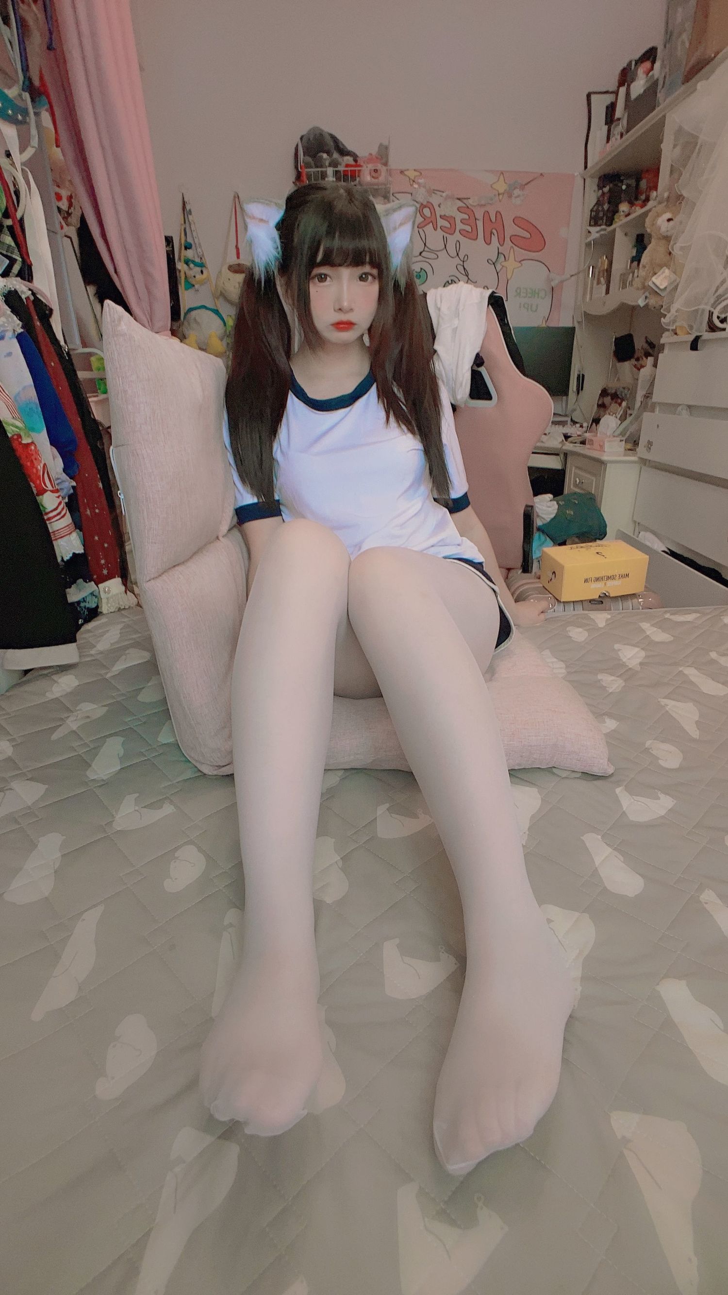 コスプレ福利] 二次元美女 古川神楽 - 白いシルクの体操運動服