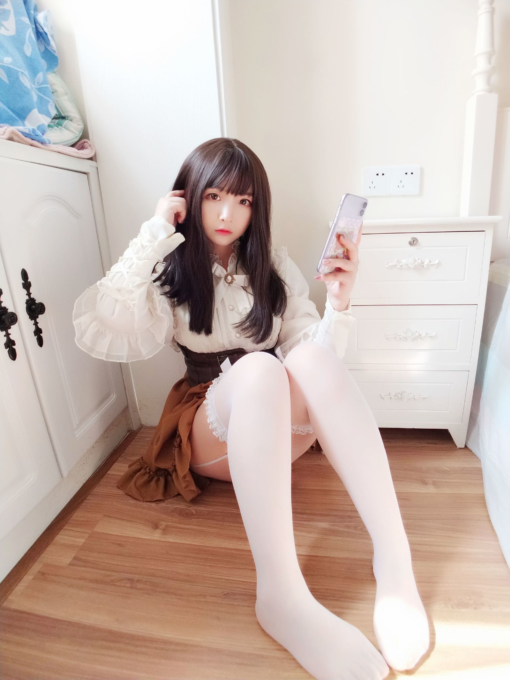 COS福利] 二次元美女古川Kagura - 蕾絲長筒吊帶絲襪