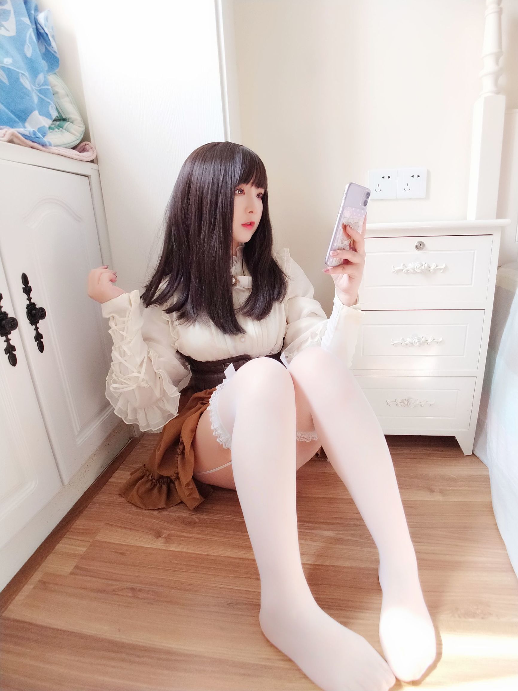 COS福利] 二次元美女古川Kagura - 蕾絲長筒吊帶絲襪