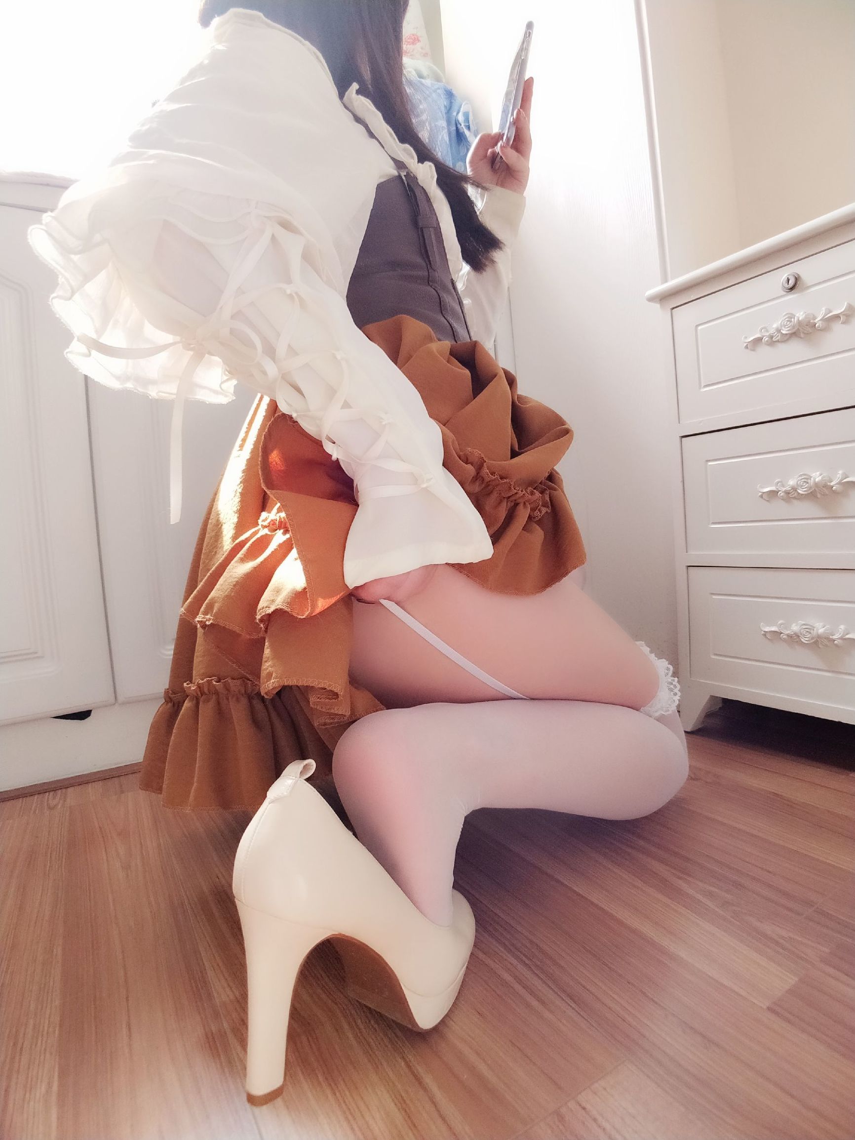 COS福利] 二次元美女古川Kagura - 蕾絲長筒吊帶絲襪