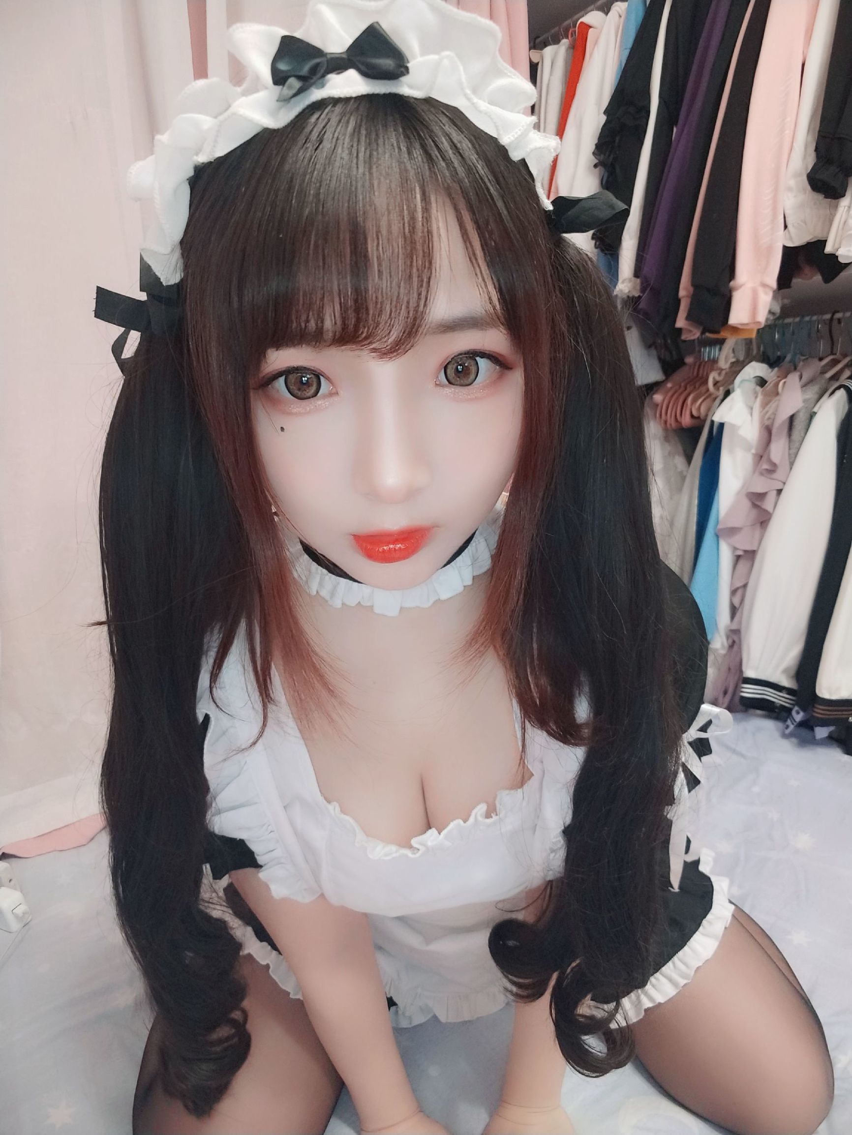 COS Phúc lợi] Mỹ nhân 2D Furukawa Kagura - Nữ hầu mặc tất đen