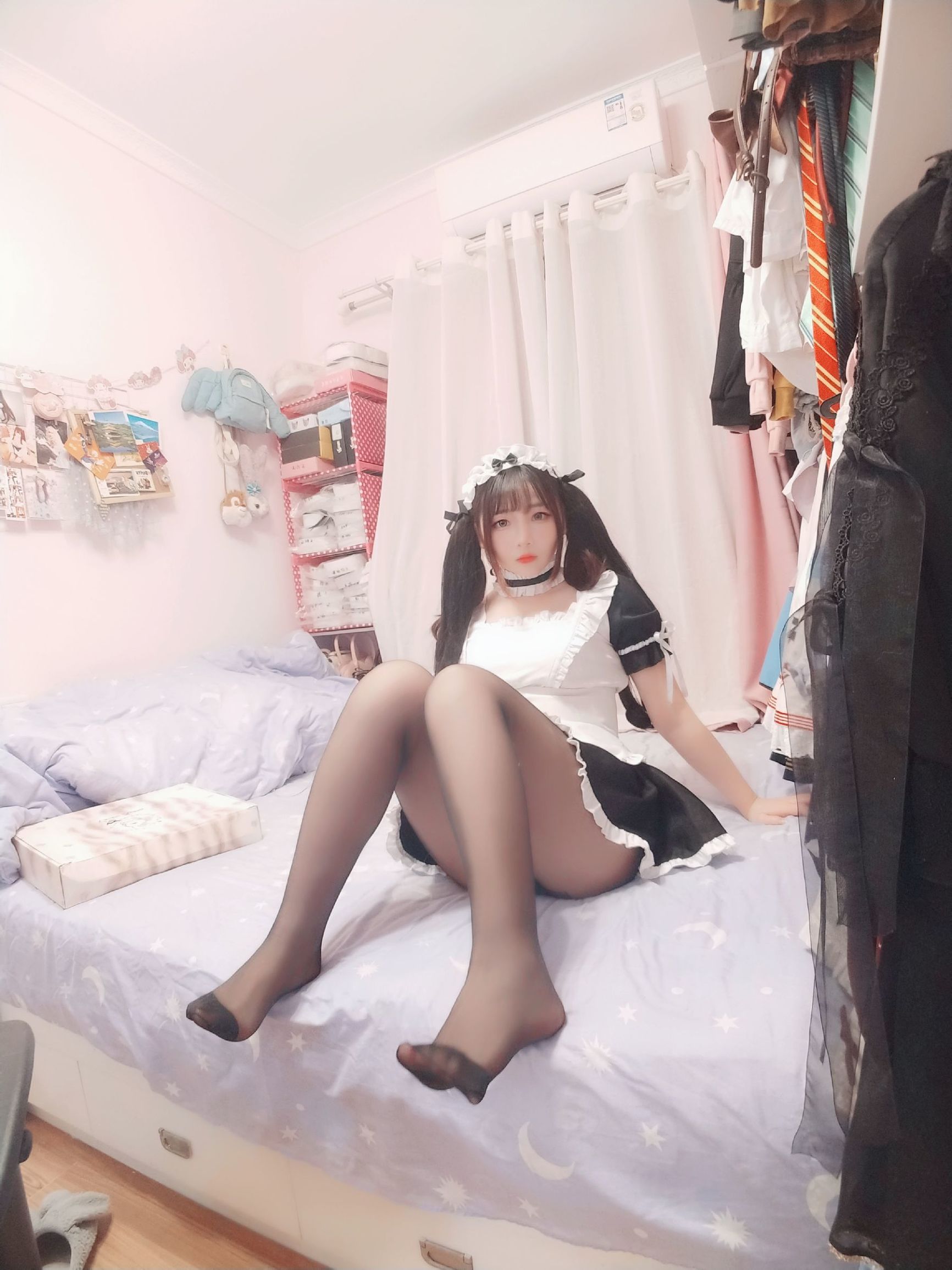 COS Phúc lợi] Mỹ nhân 2D Furukawa Kagura - Nữ hầu mặc tất đen
