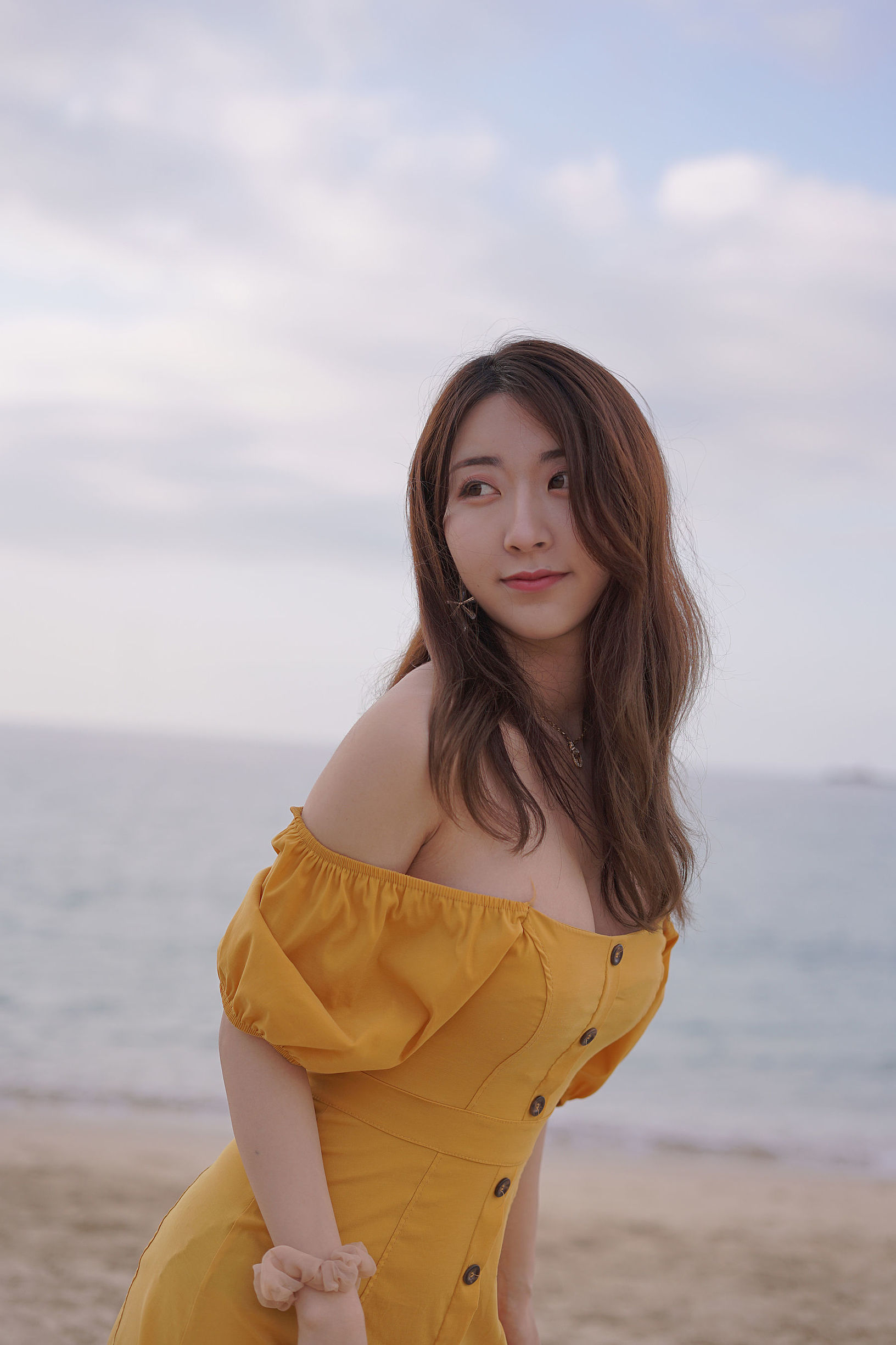 COS Perks] Popular Cosplayer Kurokawa - Island Trip Yellow Dress