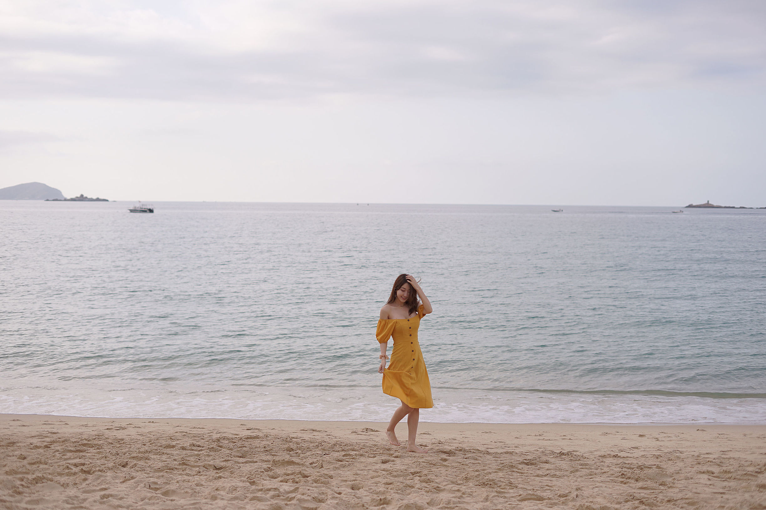 COS Perks] Popular Cosplayer Kurokawa - Island Trip Yellow Dress