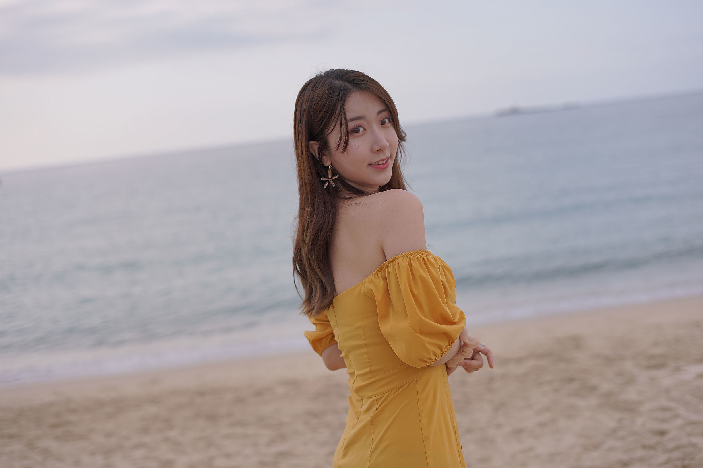 COS Perks] Popular Cosplayer Kurokawa - Island Trip Yellow Dress