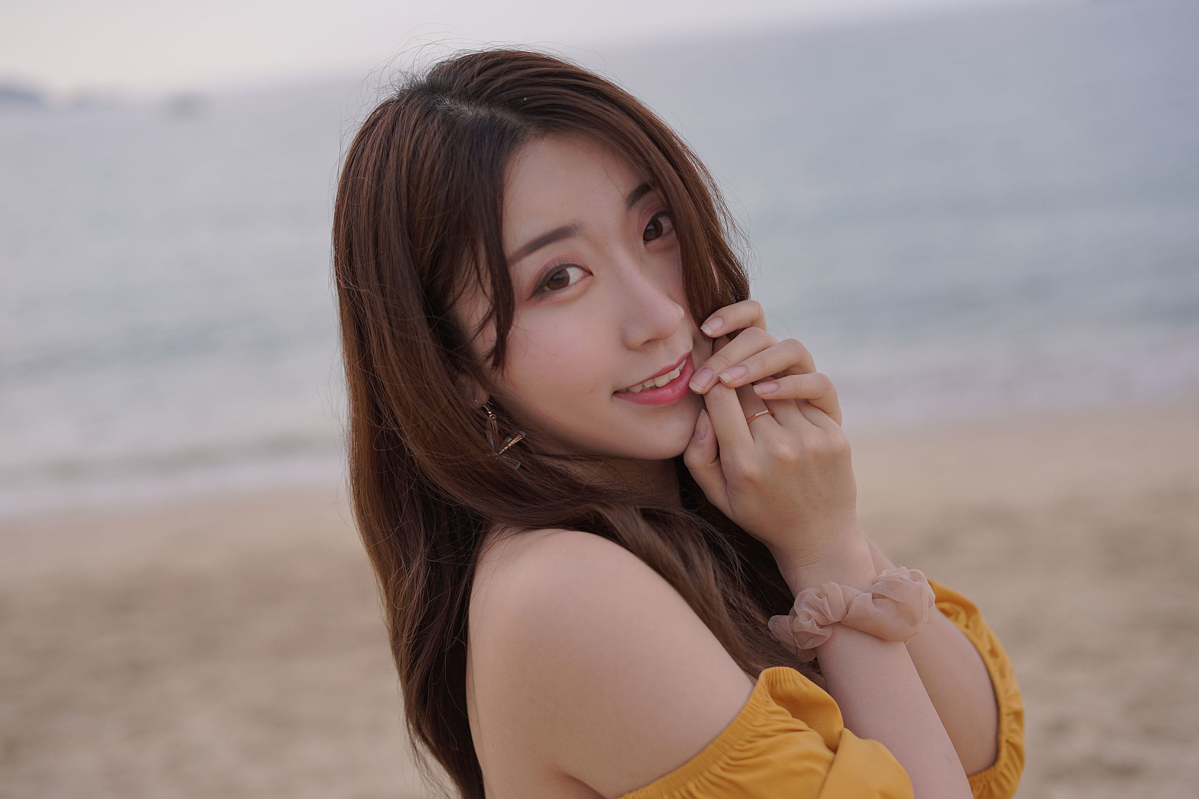 COS Perks] Popular Cosplayer Kurokawa - Island Trip Yellow Dress