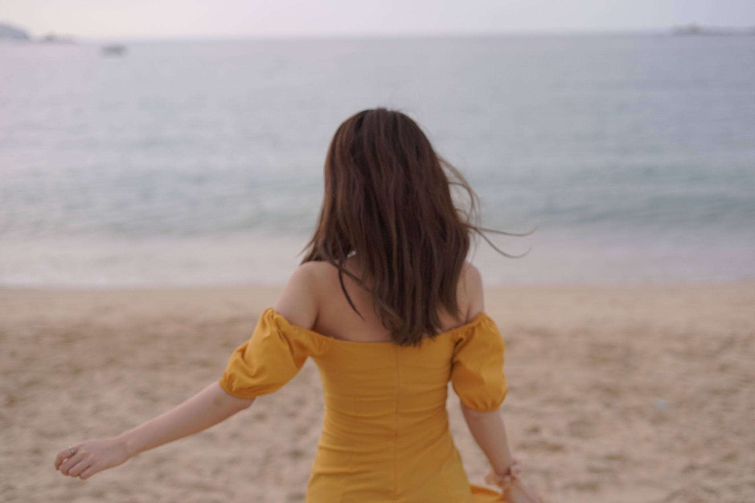COS Perks] Popular Cosplayer Kurokawa - Island Trip Yellow Dress