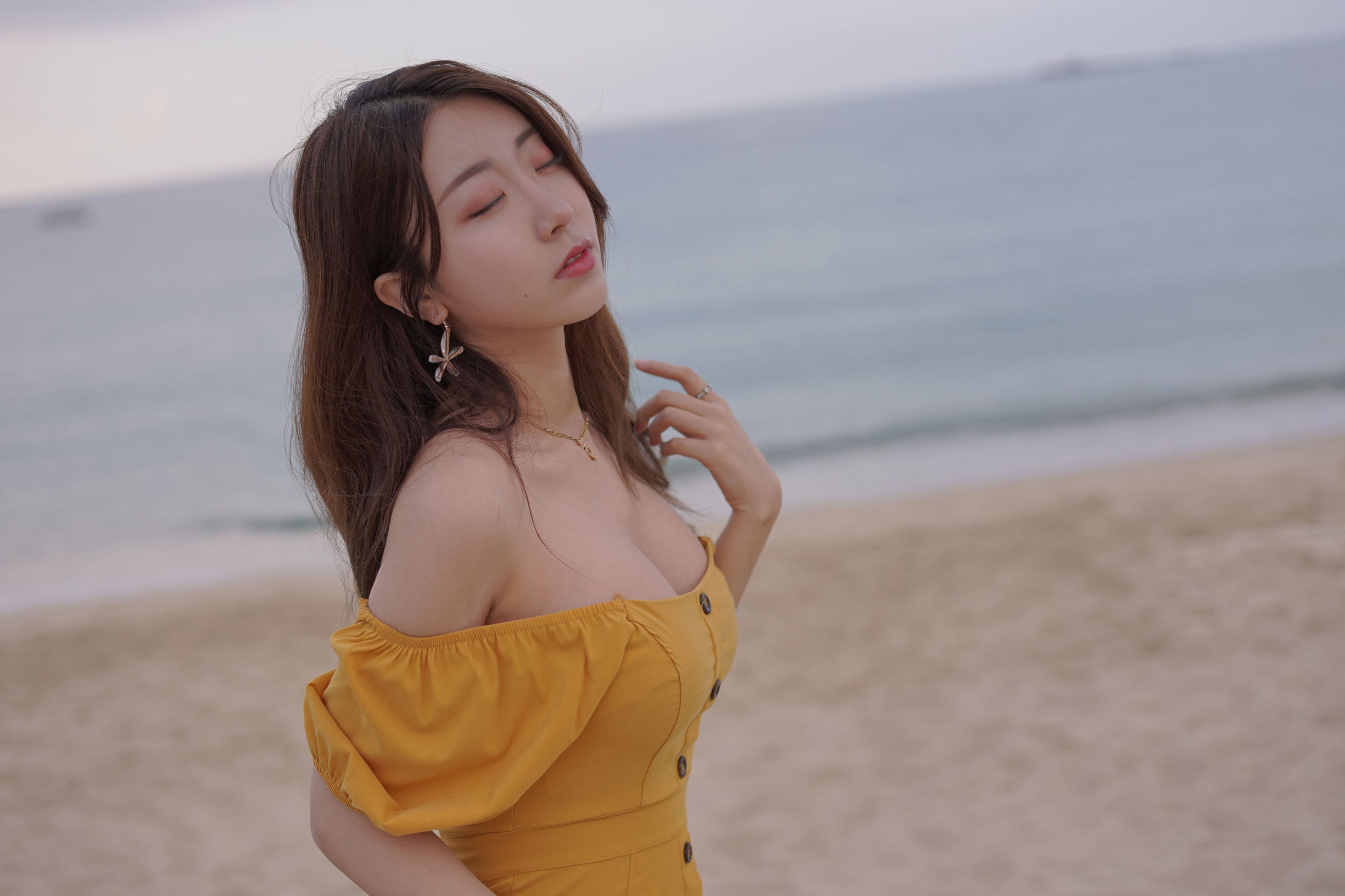 コスプレ特典] 人気コスプレイヤー黒川 - 海島の旅 黄色のドレス