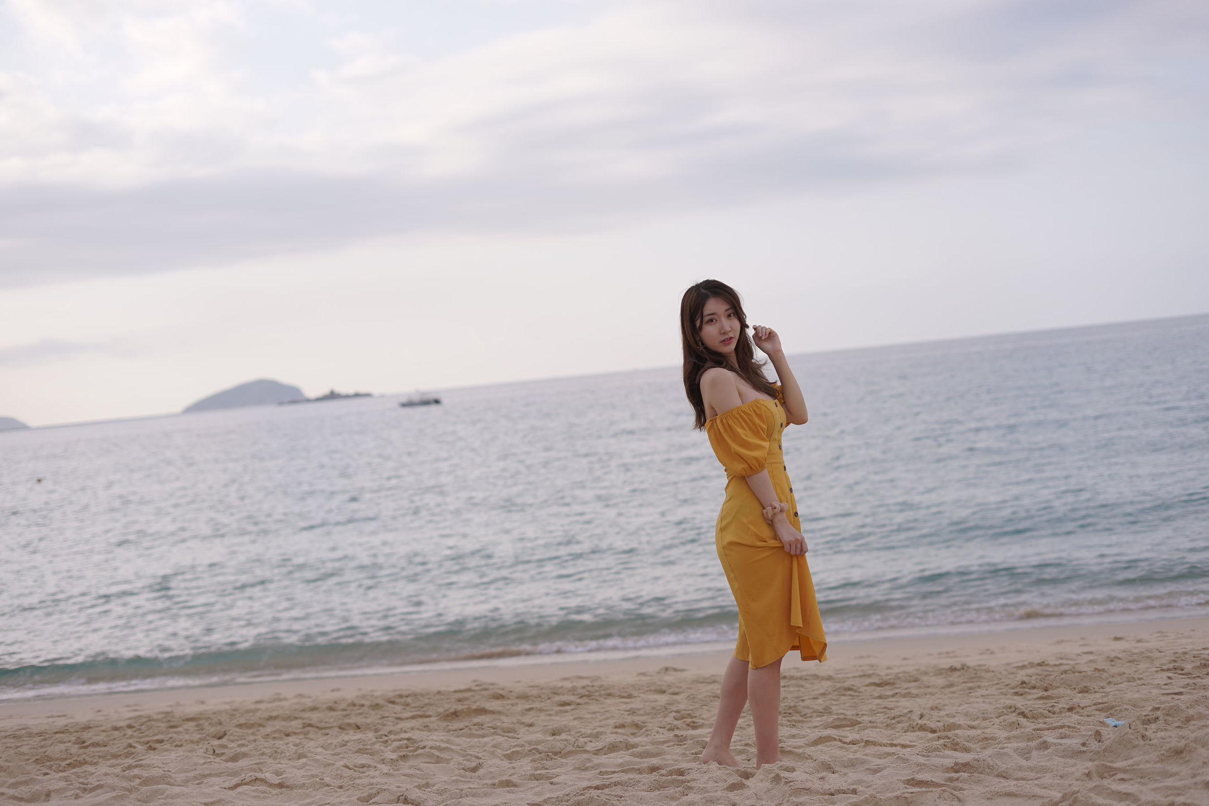 COS Perks] Popular Cosplayer Kurokawa - Island Trip Yellow Dress