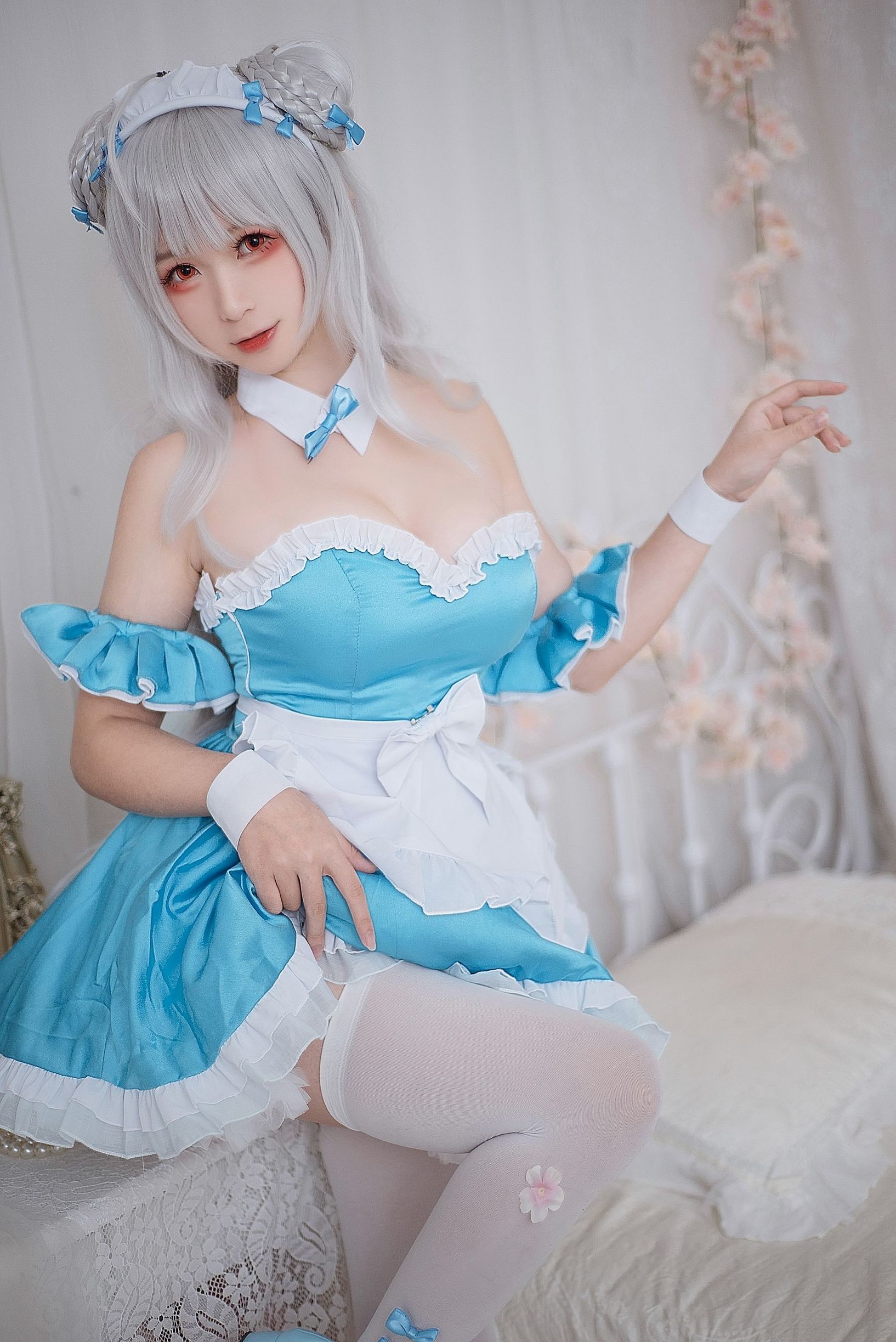 COS Phúc lợi] Blogger Anime Ying Luo Jiang w - Nữ hầu Thiên Nga Nhỏ