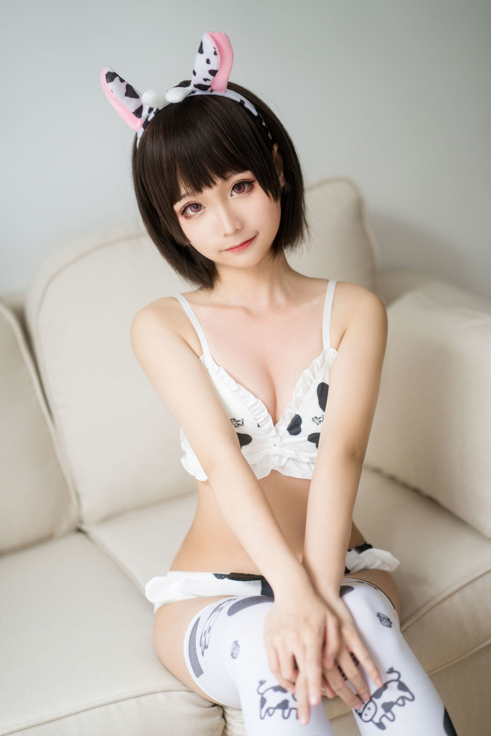 COS Phúc lợi] Blogger Anime Stun Mo Mo - Bikini Bò Sữa