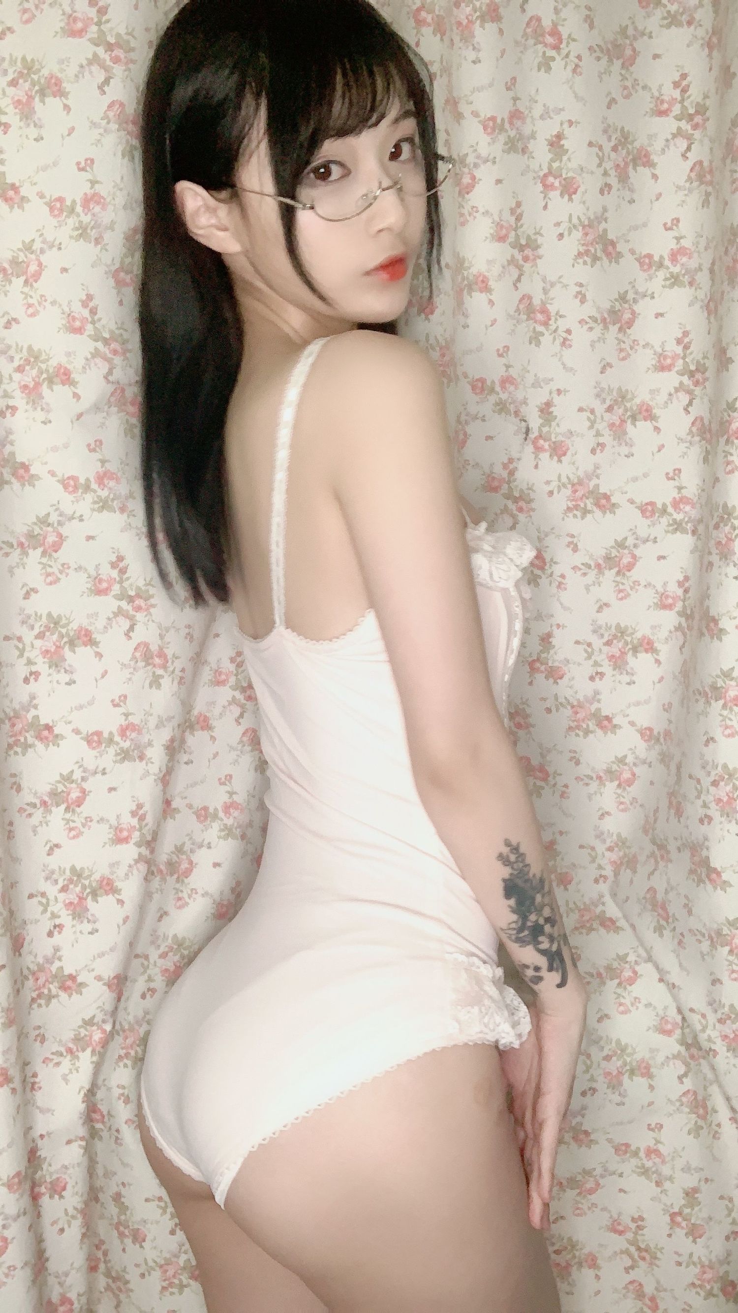 鉄板焼き鬼舞w ワンピース下着タトゥーコスプレ写真