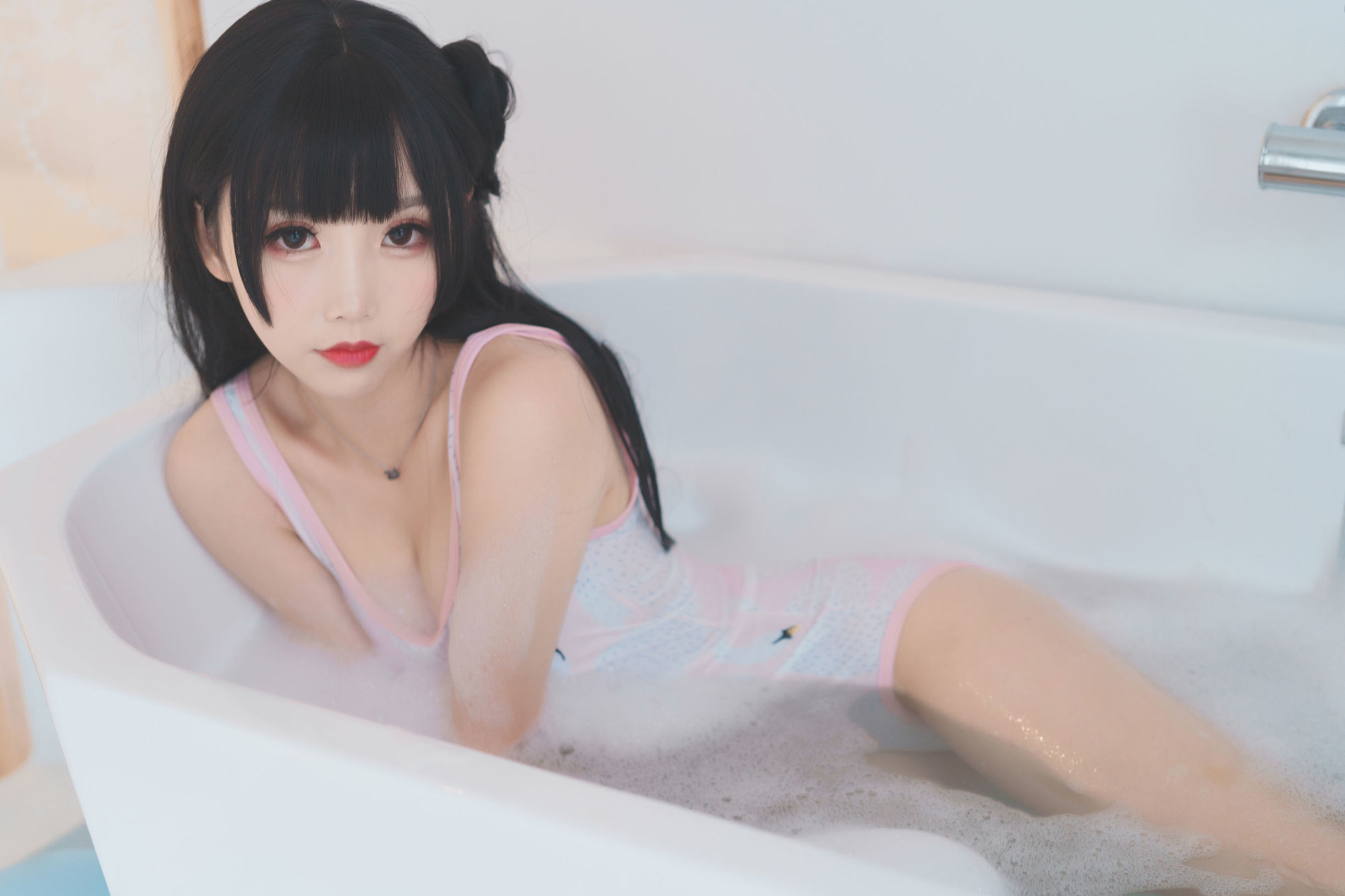 Cosplay Welfare] Cute Popular Coser Mianbing Xianer - Bathtub Bubbles