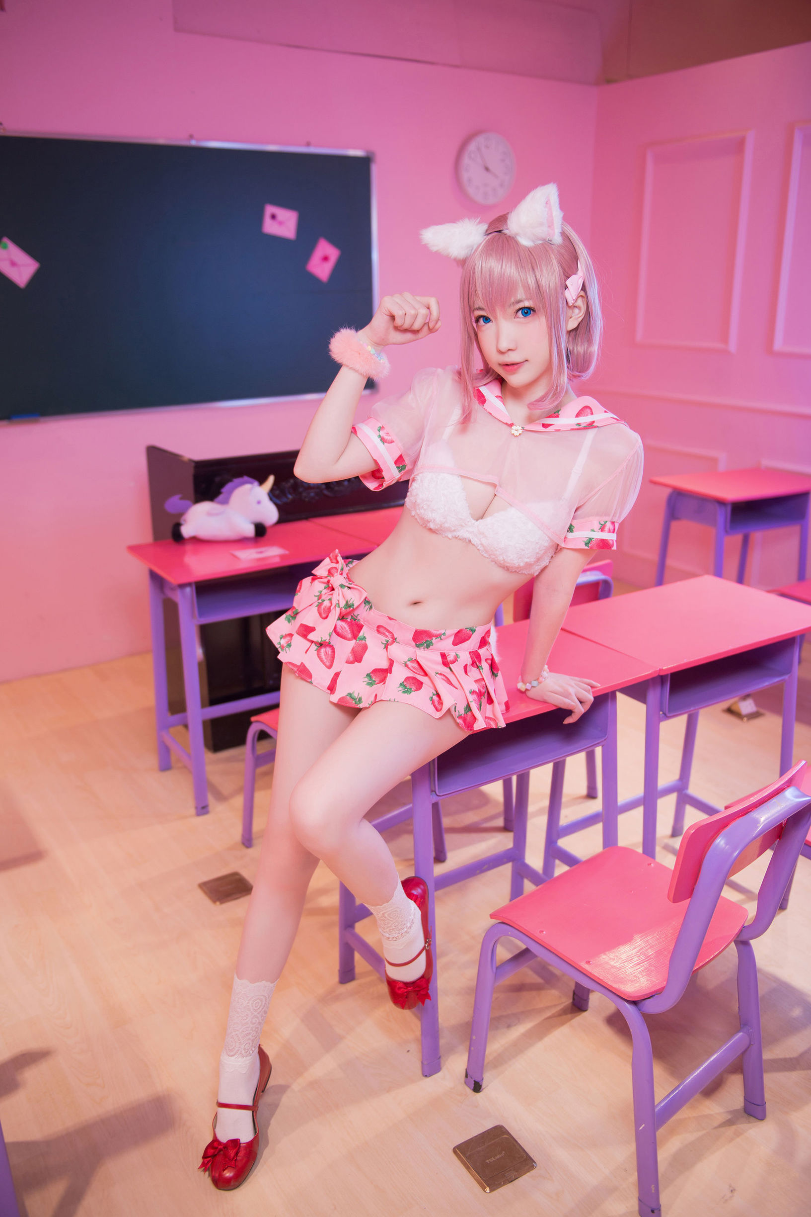 COS Welfare] Big-Chested Cute Girl Yao Shao you1 - Strawberry Cake Cat