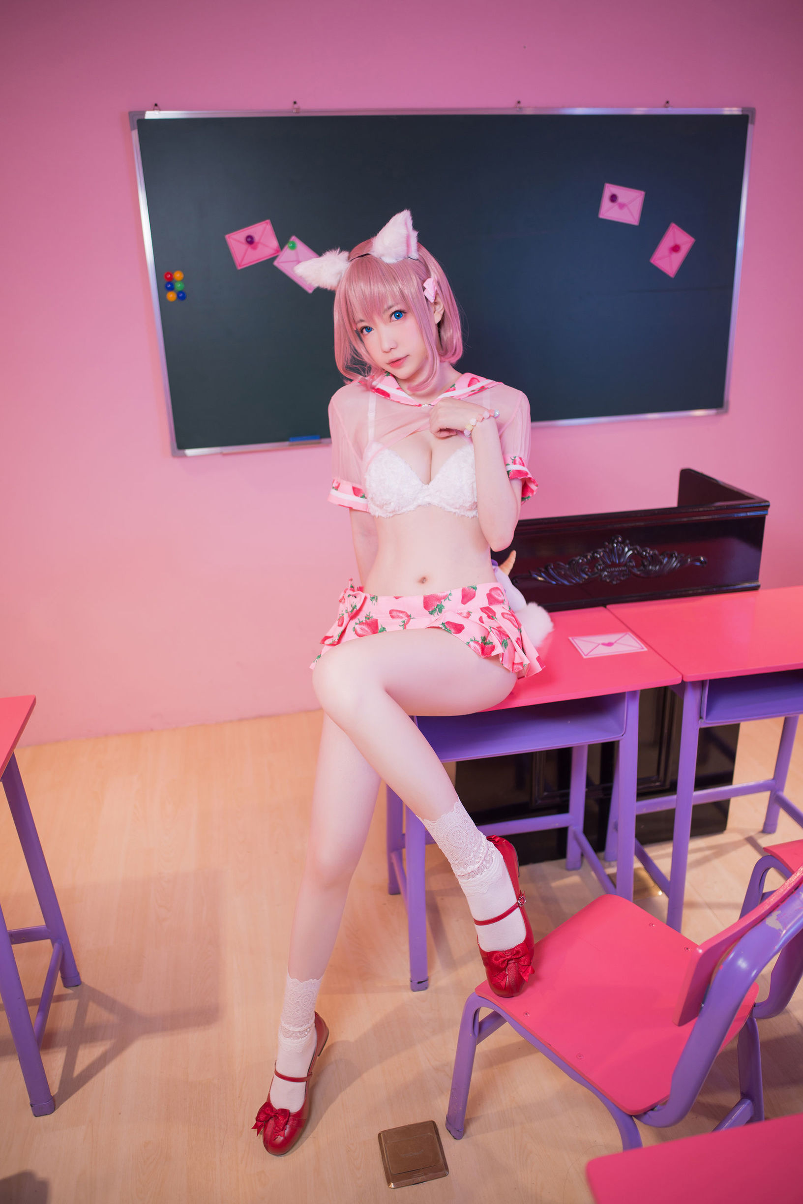 COS Welfare] Big-Chested Cute Girl Yao Shao you1 - Strawberry Cake Cat
