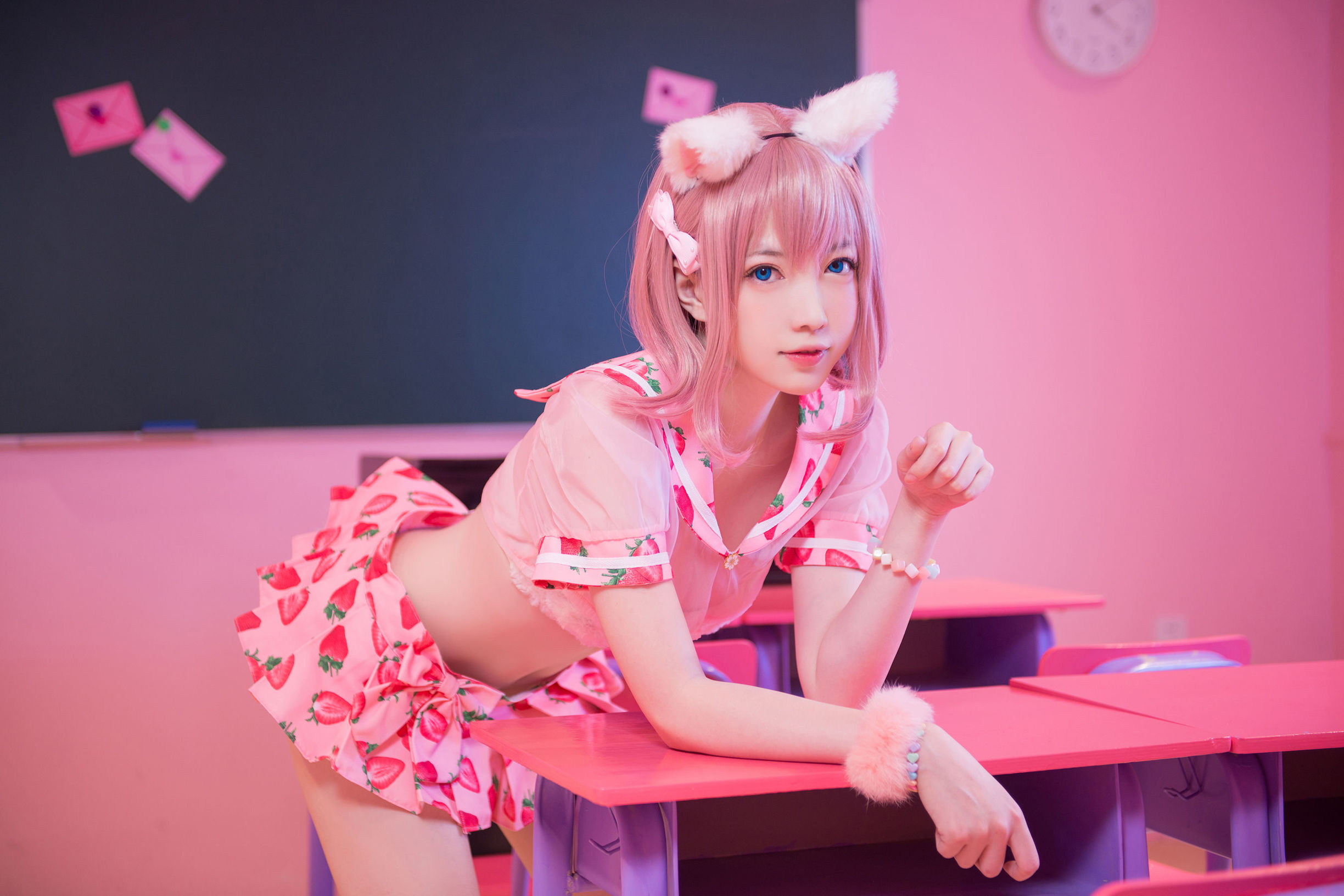 COS Welfare] Big-Chested Cute Girl Yao Shao you1 - Strawberry Cake Cat