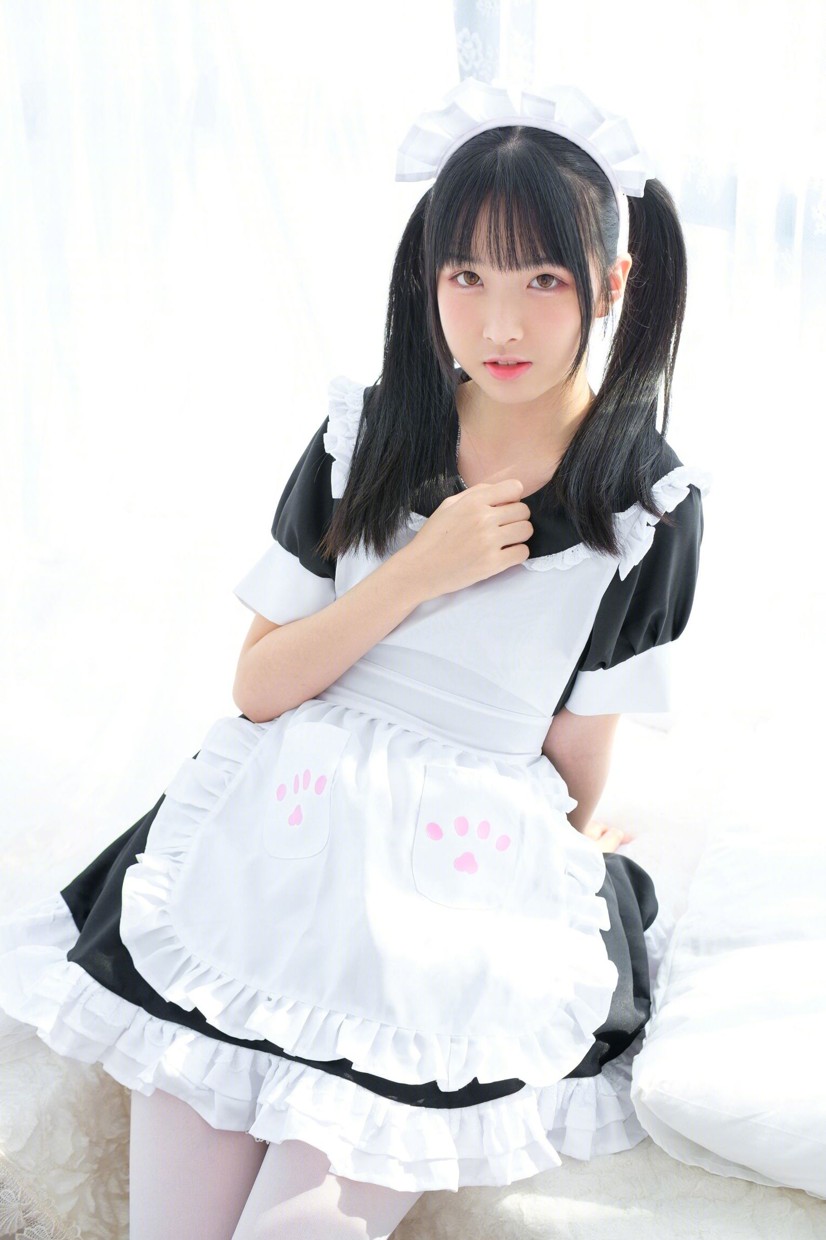 Cosplay Welfare] I'm Not a Neko - White Silk Maid