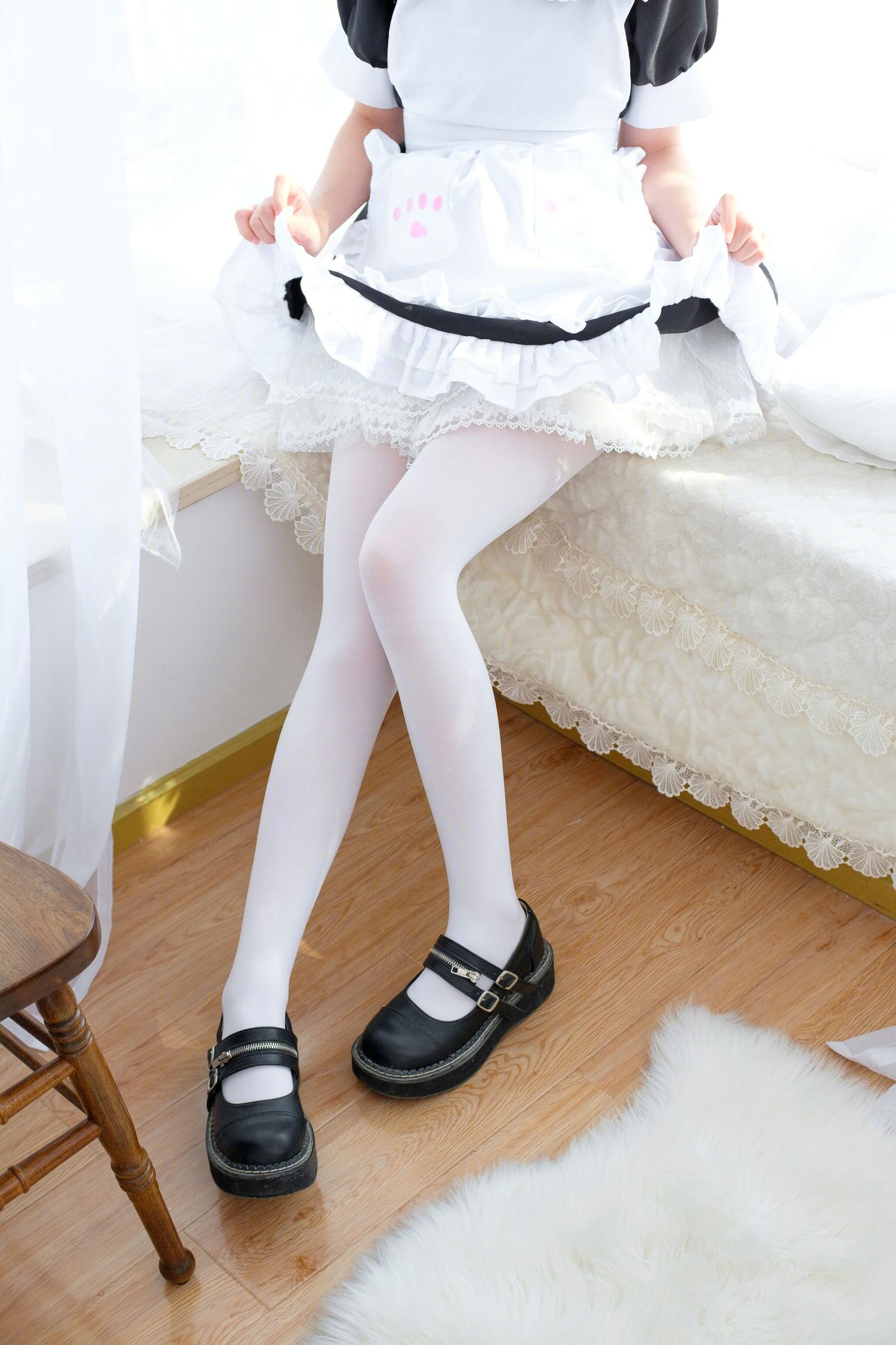Cosplay Welfare] I'm Not a Neko - White Silk Maid