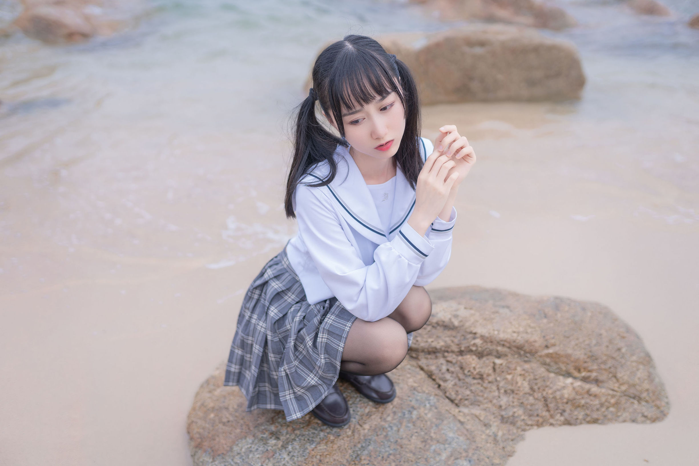 [COS福利] 萌系小姐姐木绵绵OwO - 海边JK