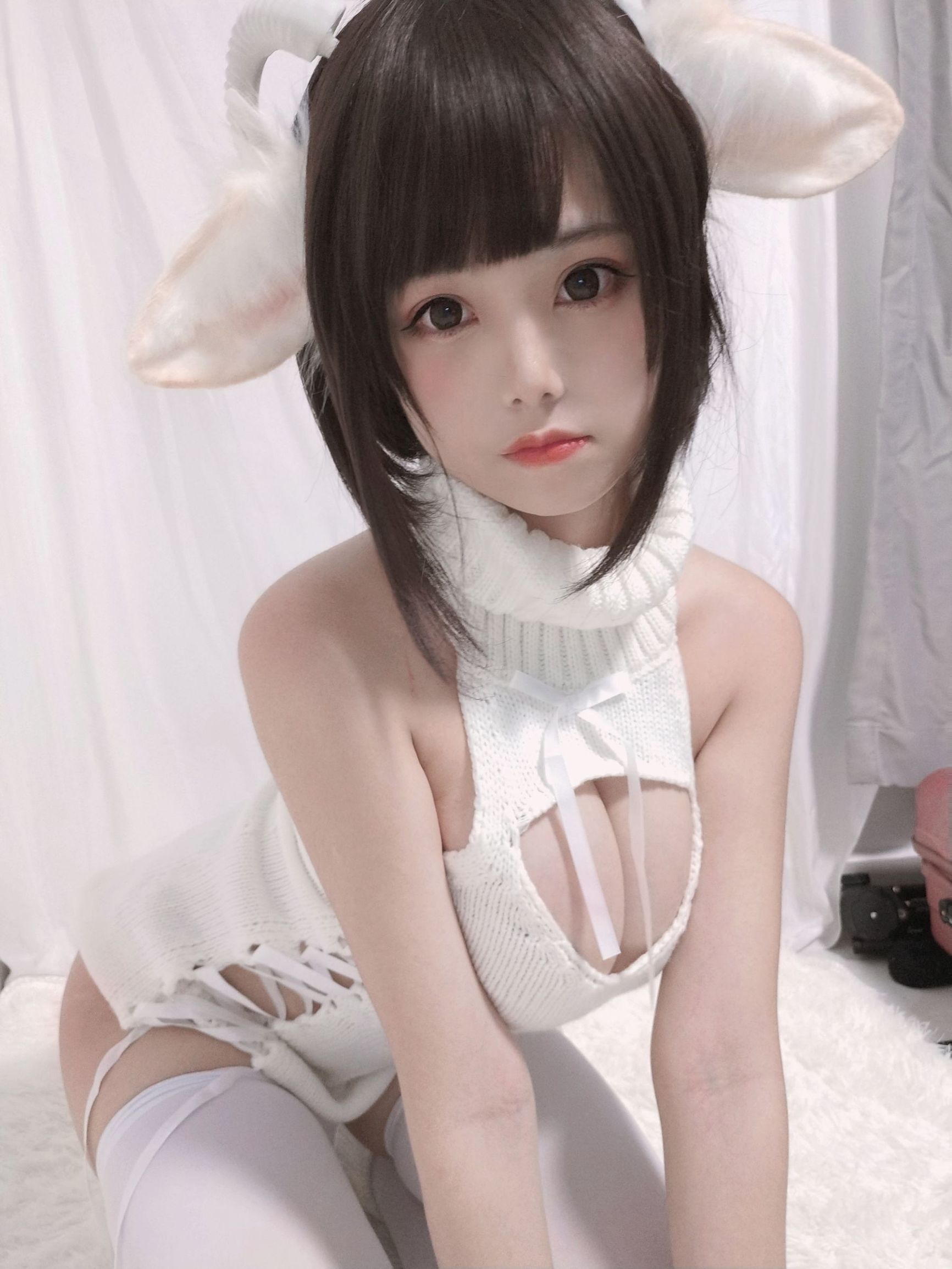 COS Phúc Lợi] Cô gái hệ moe Mật Trí Mèo Qiu - Tất trắng áo len
