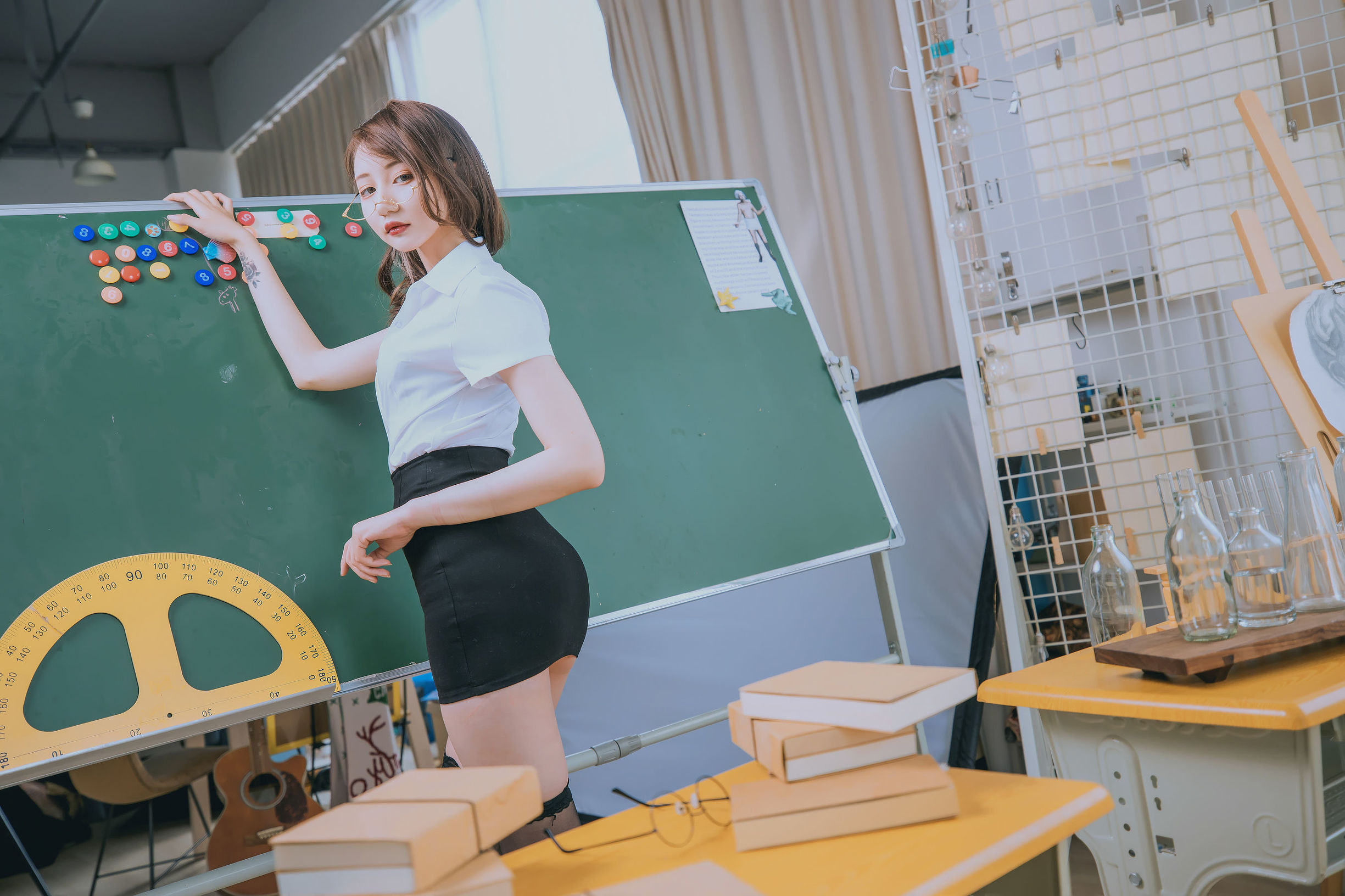 [COS福利] 萝莉神楽板真冬之数之歌-百合教室