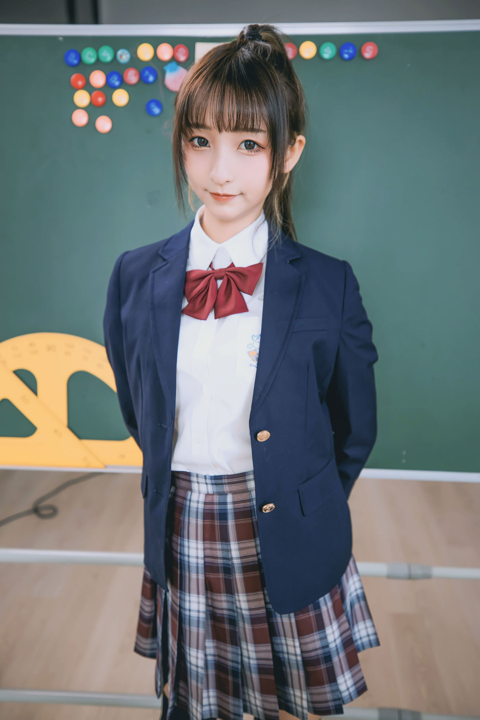 COS福利] ロリ神楽板 真冬の数之歌 - 百合教室