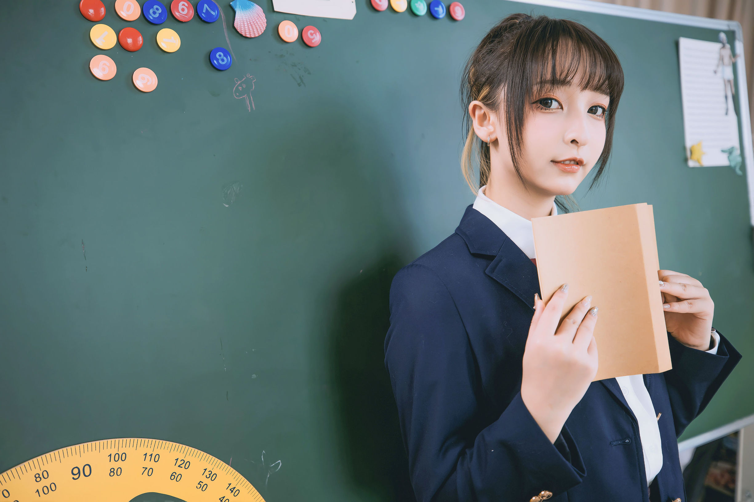COS福利] ロリ神楽板 真冬の数之歌 - 百合教室