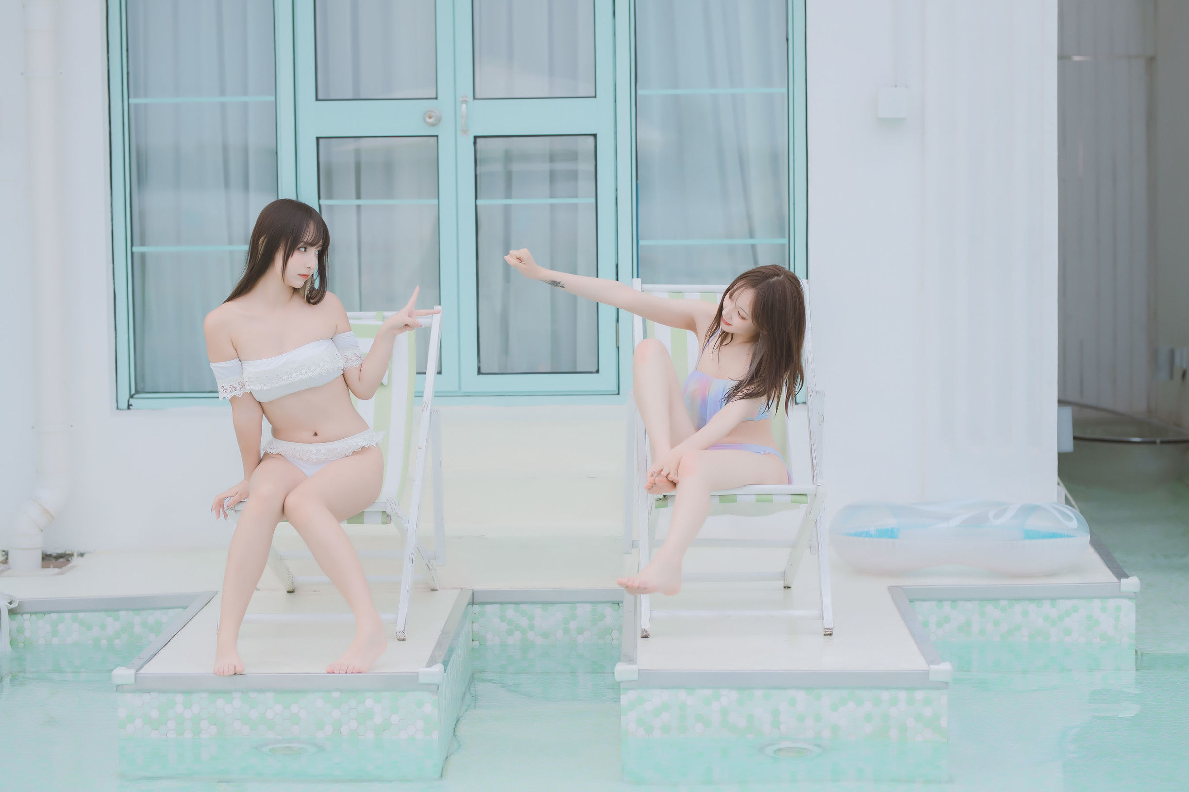 [COS福利] 萝莉神楽板真冬之笑颜水时计-夏日比基尼