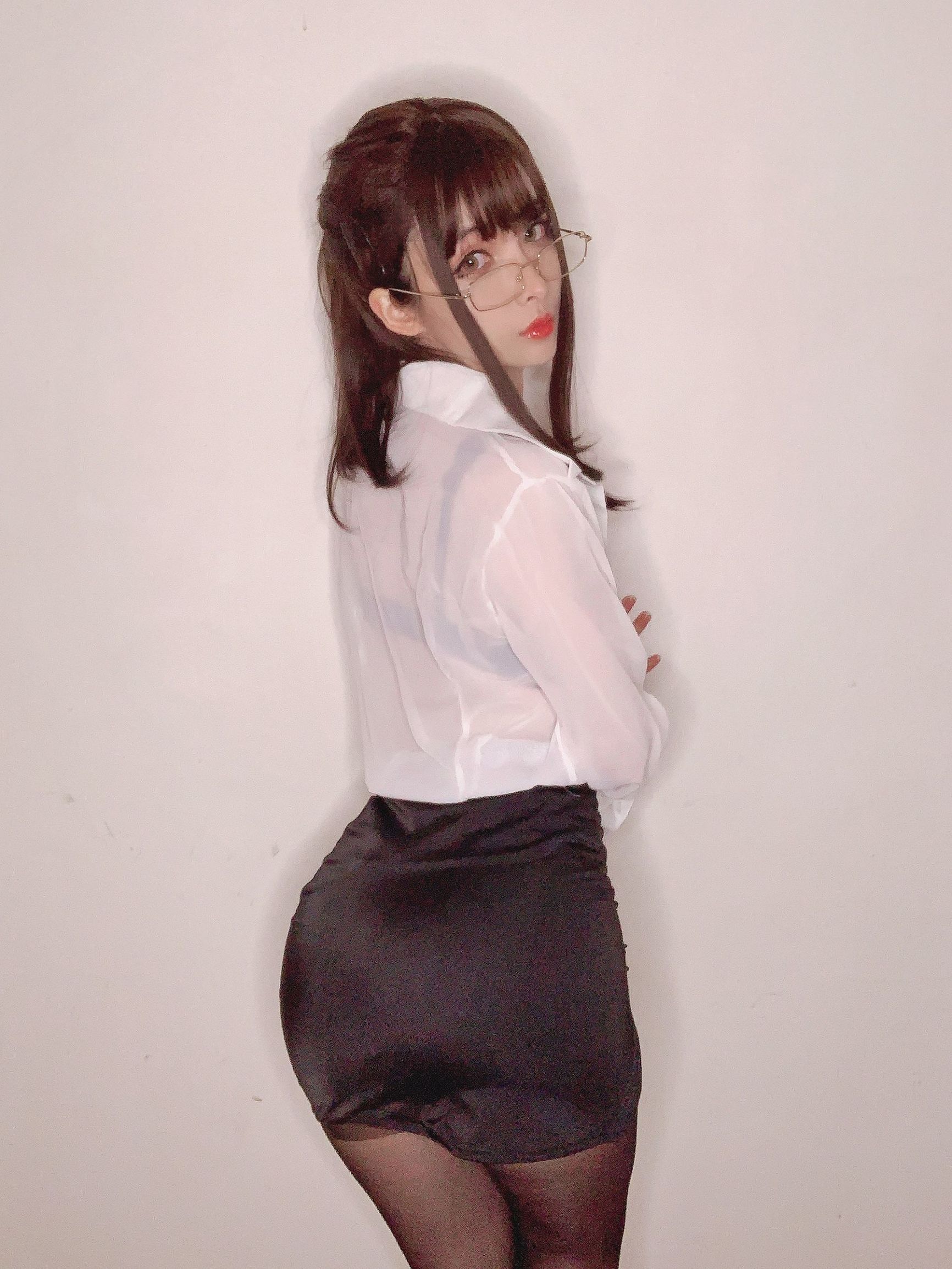 COS Welfare] COS Welfare Rioko Liang Liang Zi - Teacher Selfie