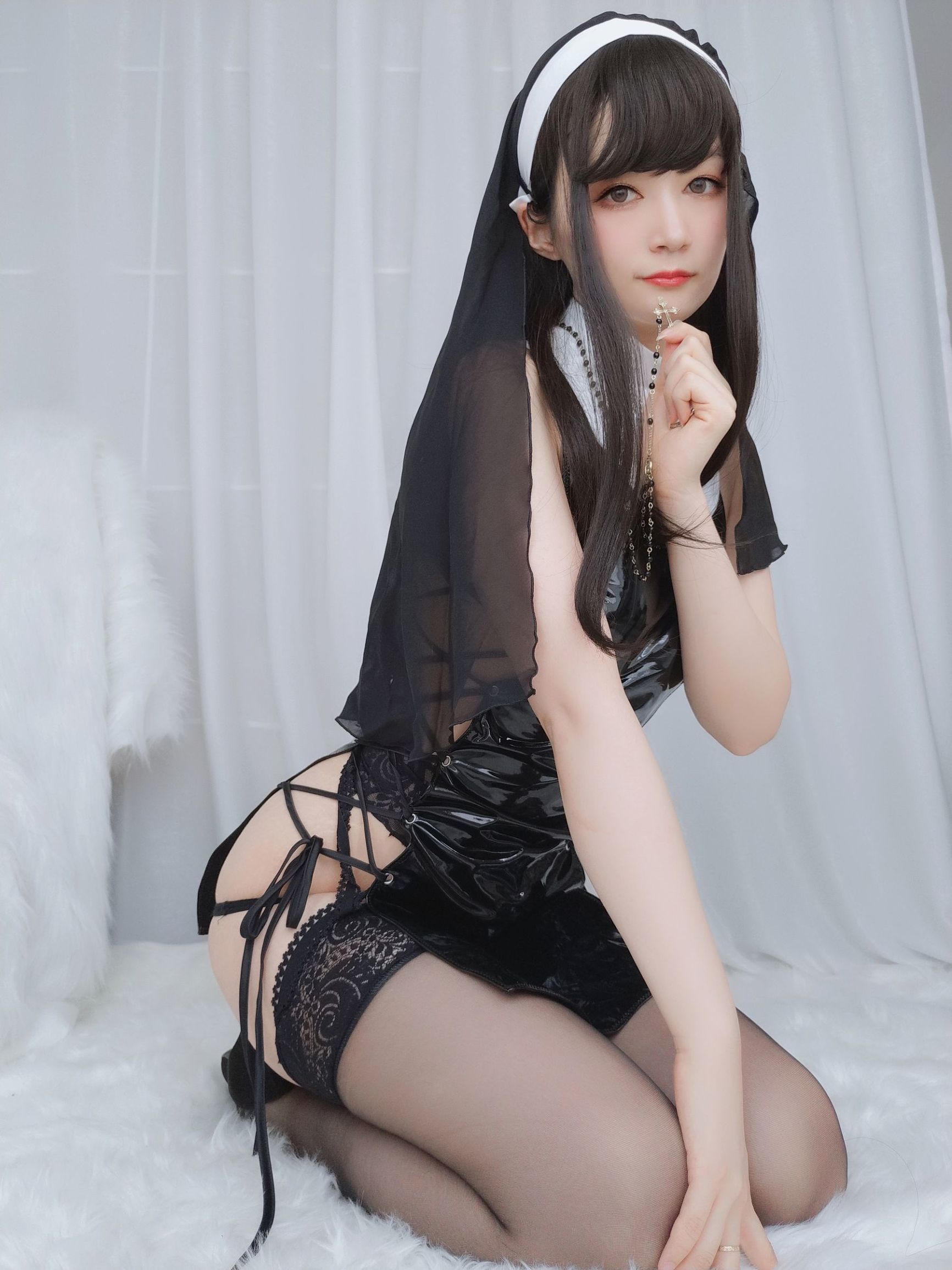 COS สวัสดิการ] คอเซอร์ หญิงสาว เงิน - ชุดหนังนางชี