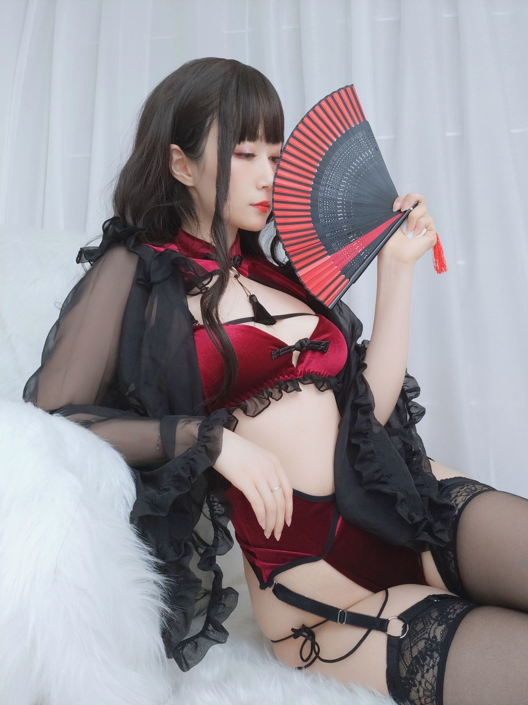 COS Welfare] Coser Xiaojie Baiyin - Red Velvet Qipao