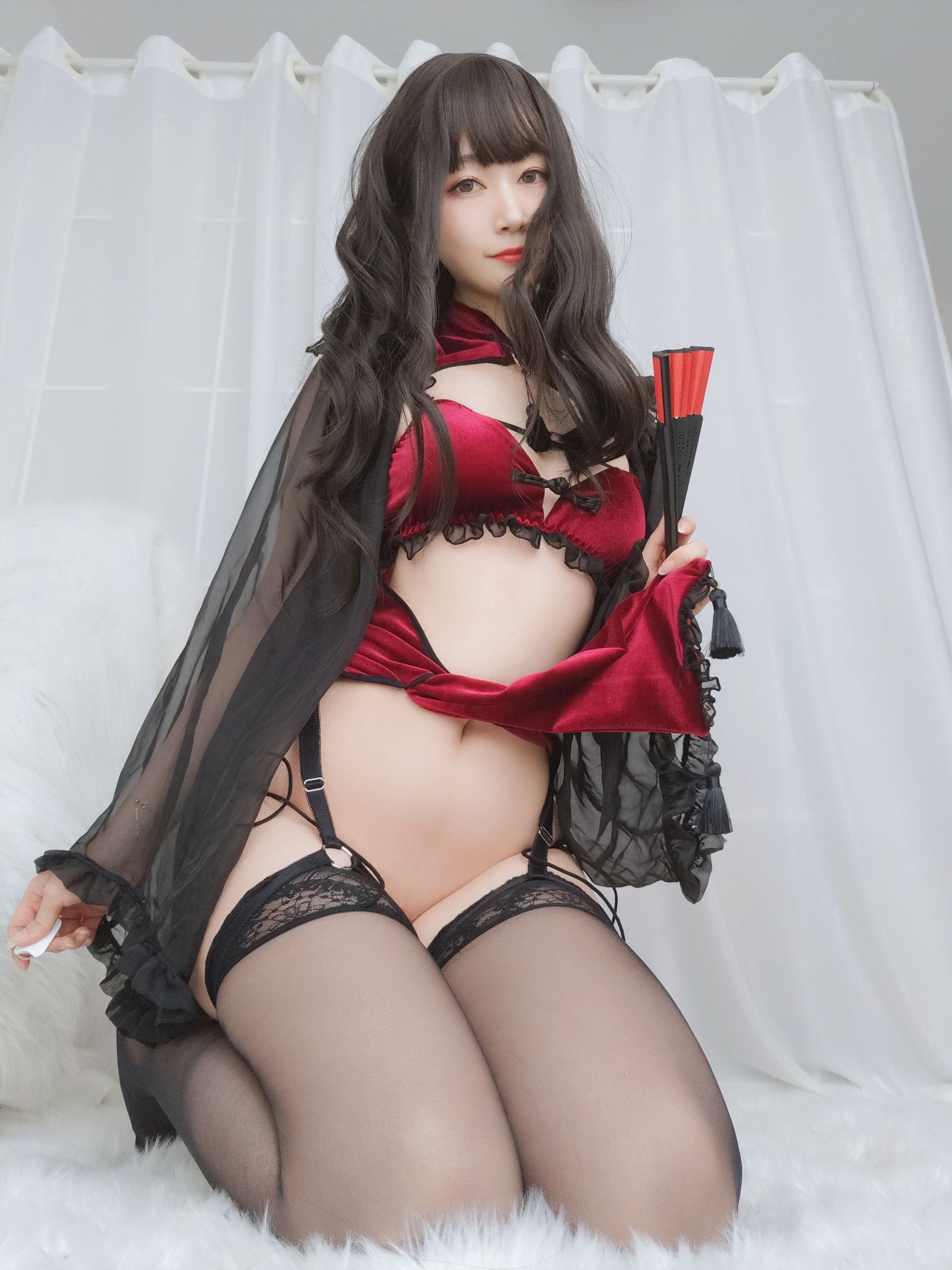 COS Welfare] Coser Xiaojie Baiyin - Red Velvet Qipao
