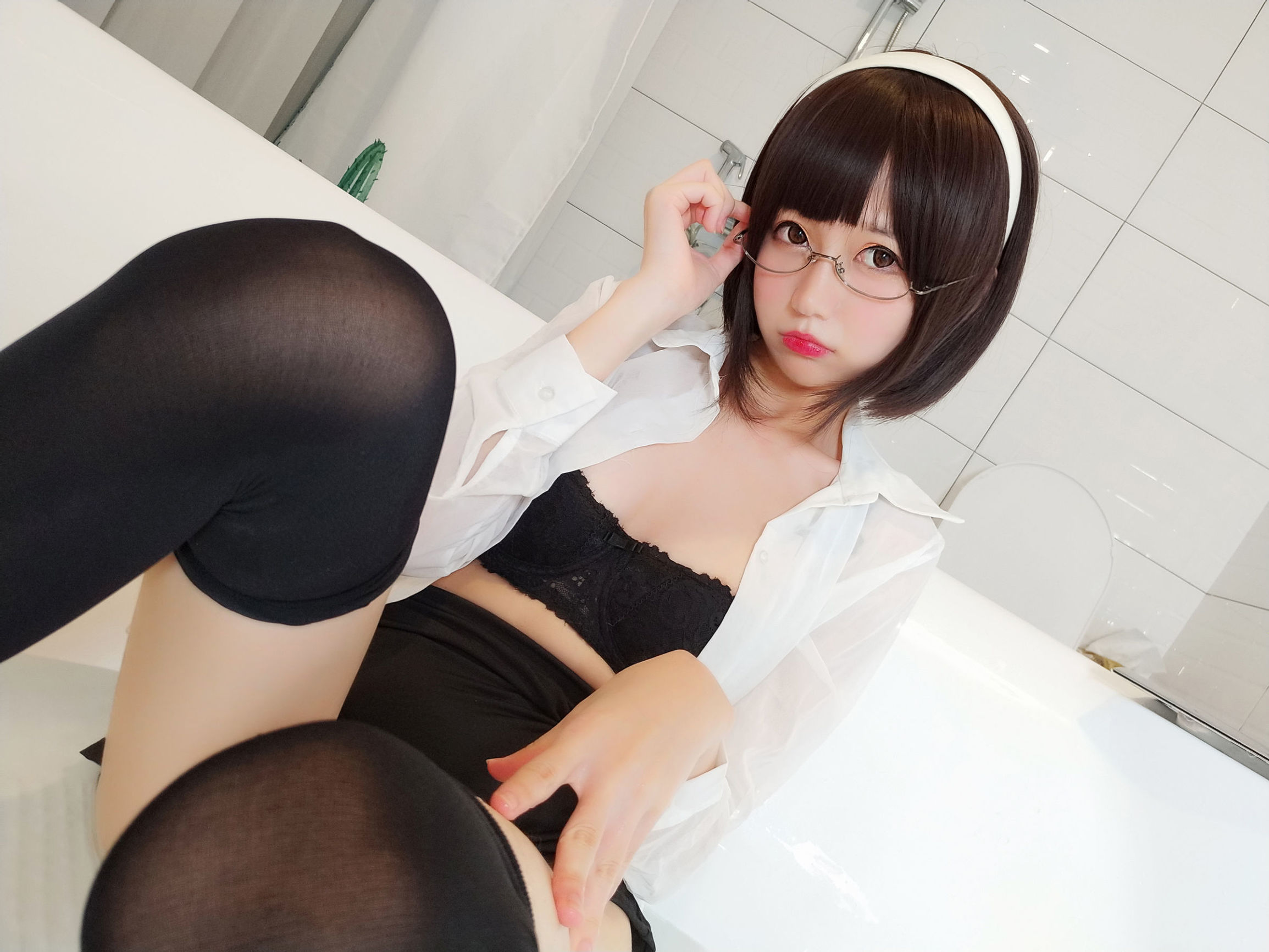COS福利] 娜吉莎魔物喵 自拍系列 No.008 新入社員