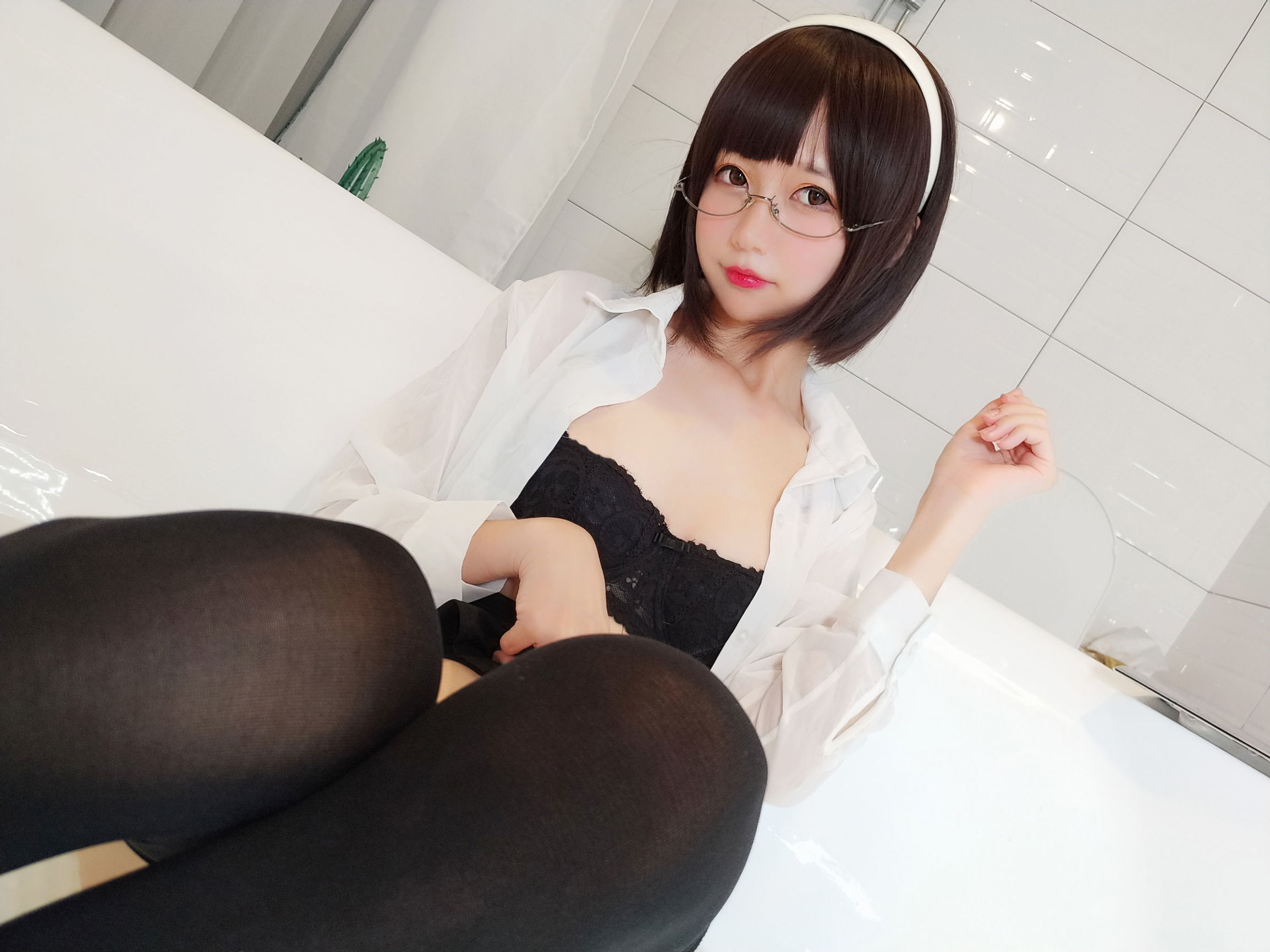 COS福利] 娜吉莎魔物喵 自拍系列 No.008 新入社員
