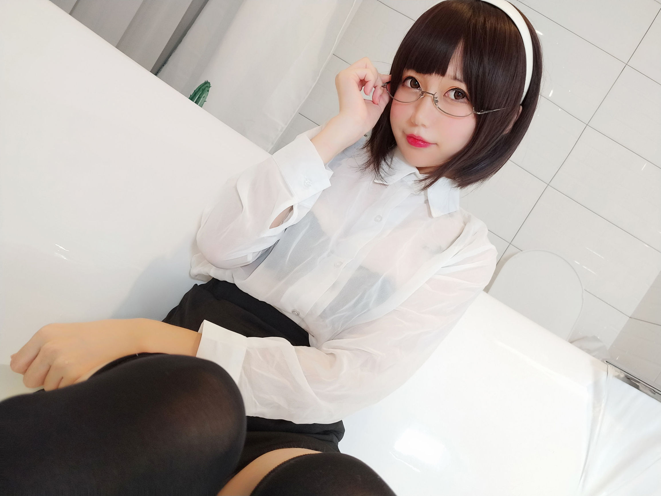 COS福利] 娜吉莎魔物喵 自拍系列 No.008 新入社員