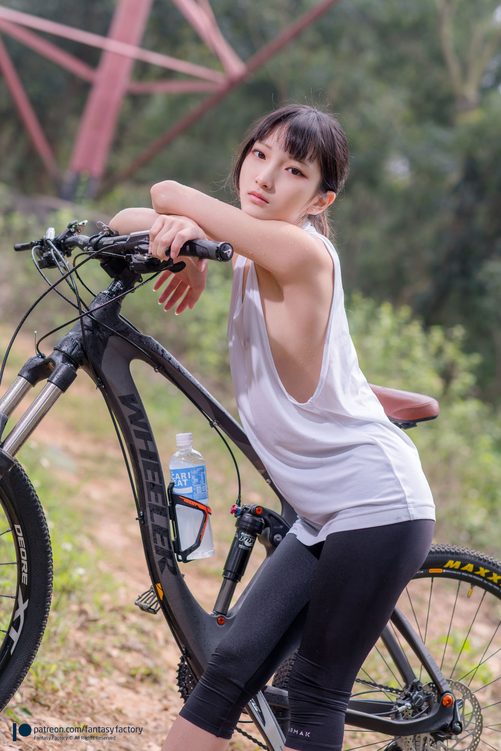 Xiaoding 单车少女 黑胶 情趣网衫 Photo Set