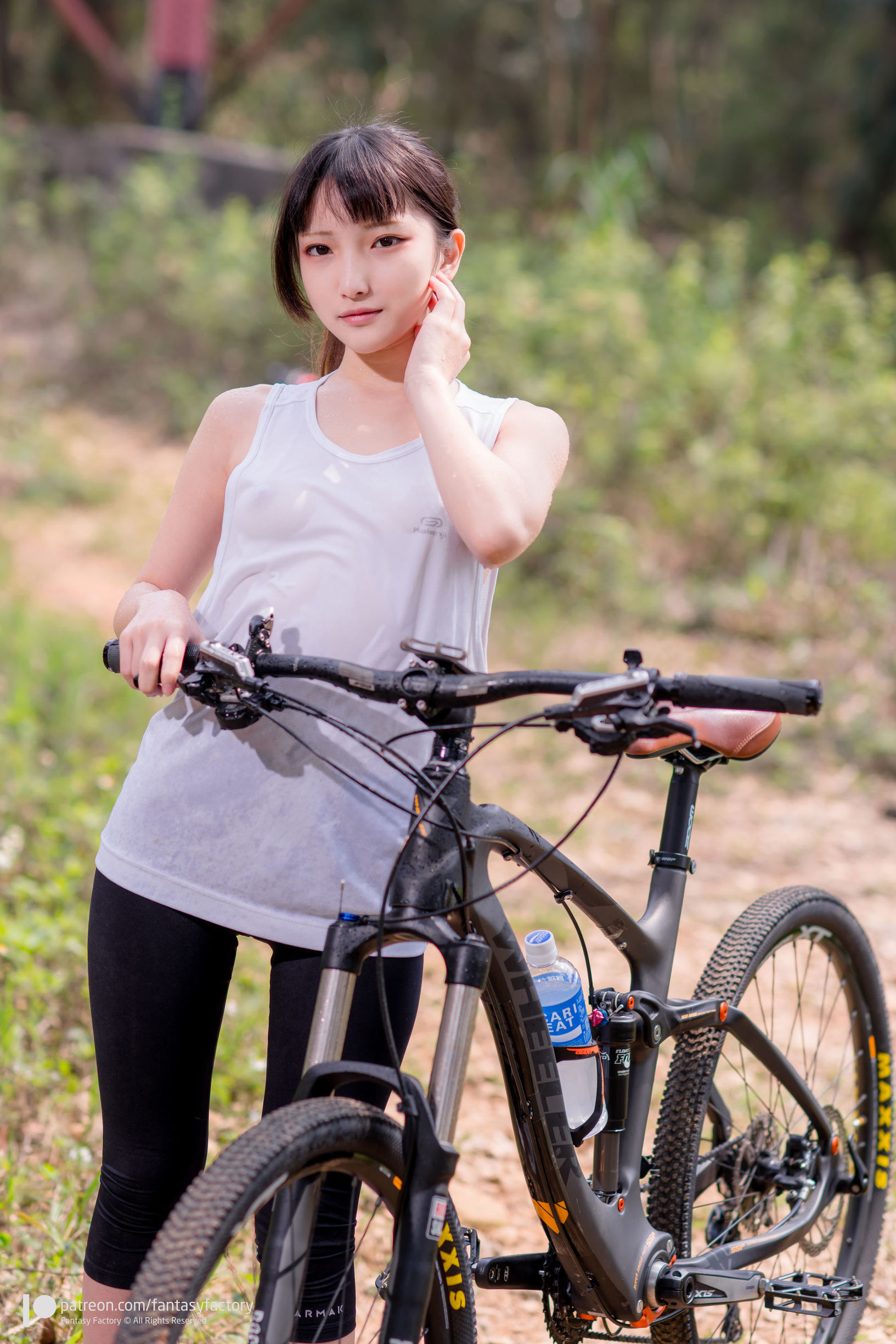 小丁 单车少女 黑胶 情趣网衫 写真セット