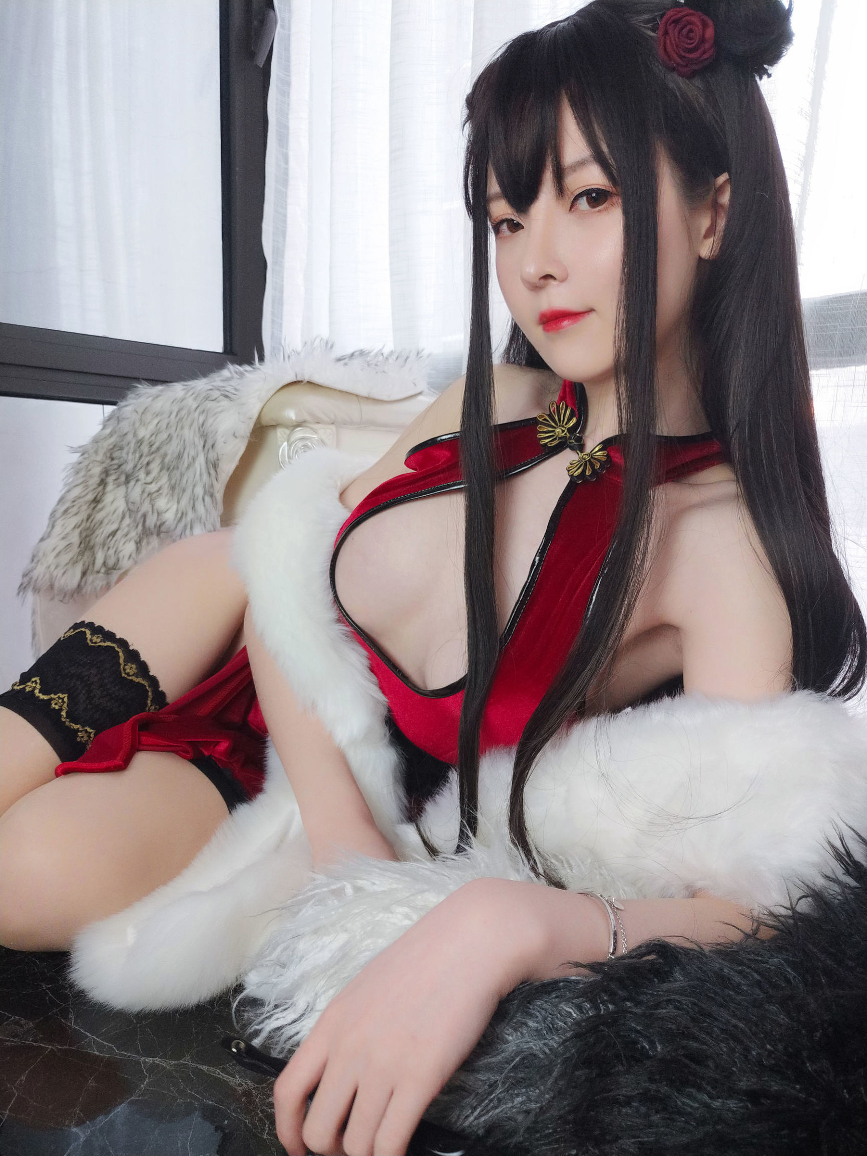 Yi Xiao Yang Ze New Moon Red Rose