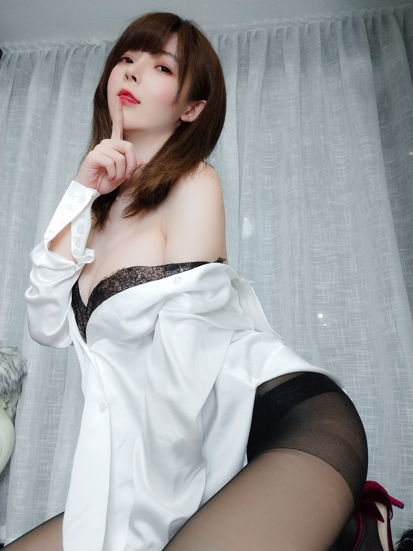 Í Tiểu Dương Trạch hẹn hò bạn gái