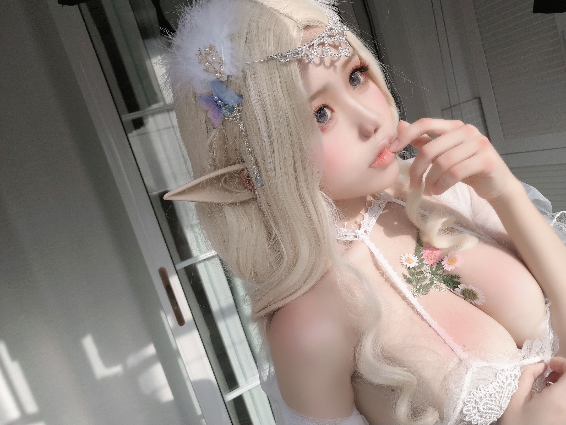 一笑芳香沁写真 少女と花