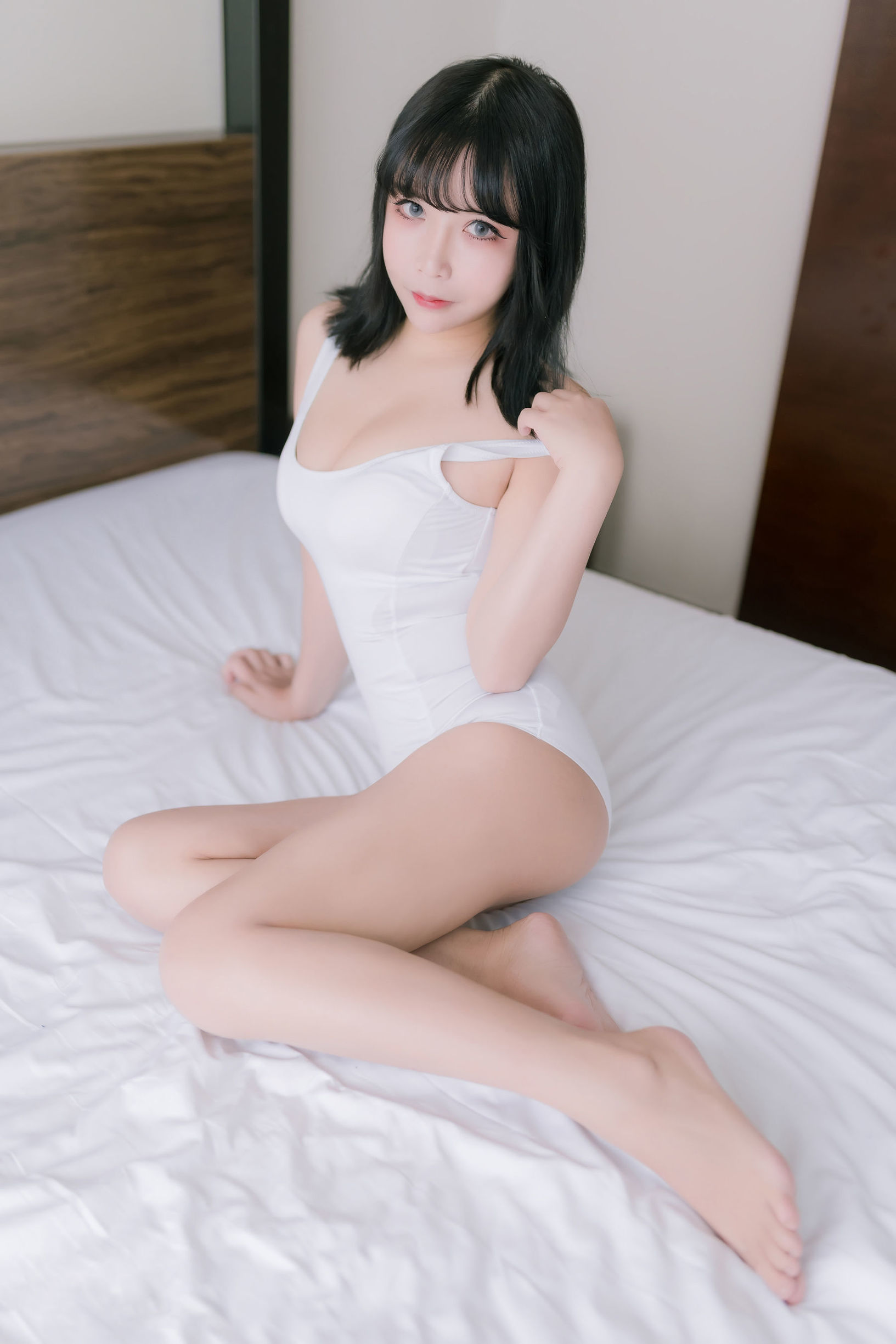 二次元妹子抱走莫子阿阿 大姐姐