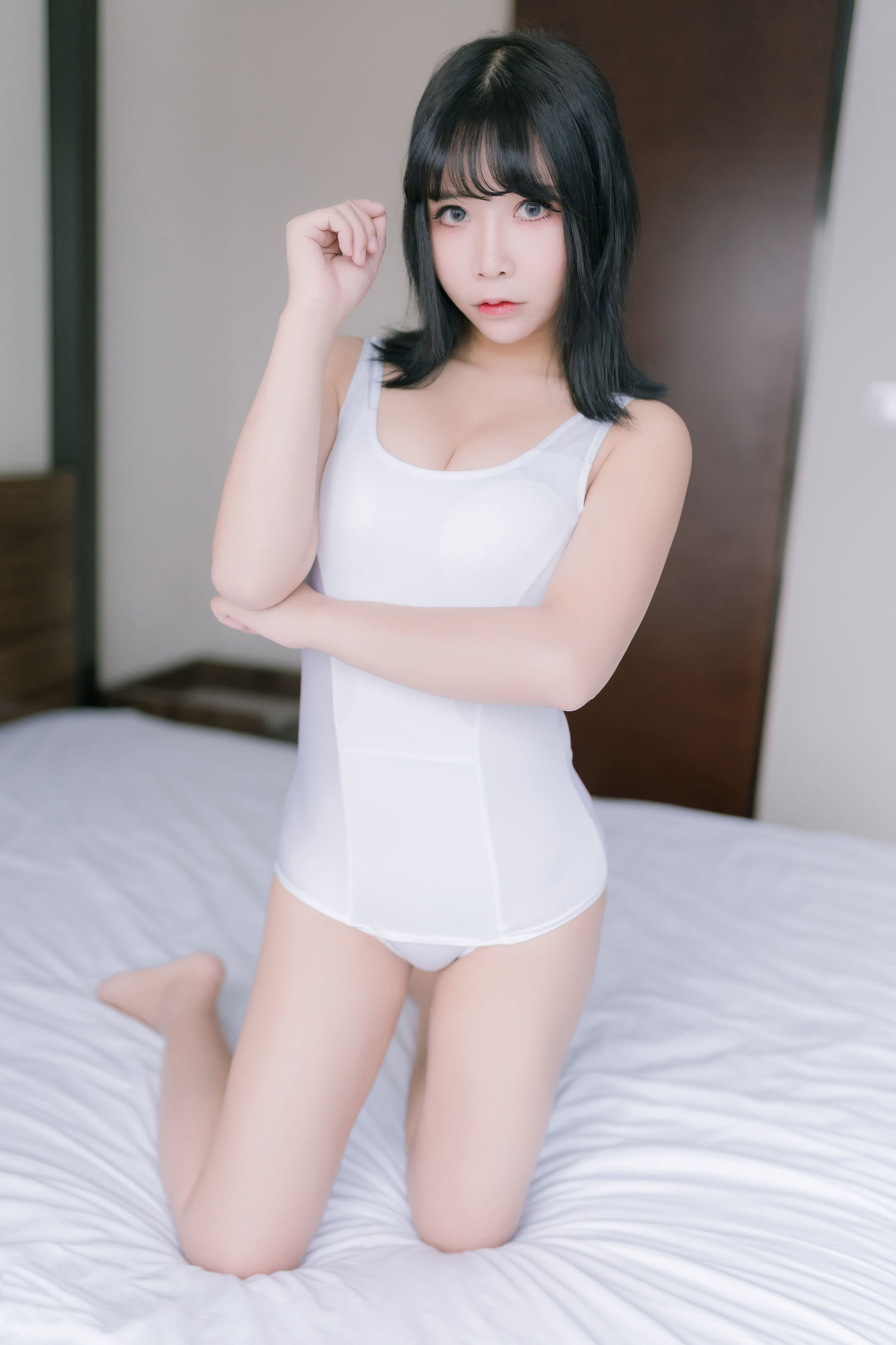 二次元妹子抱走莫子阿阿 大姐姐